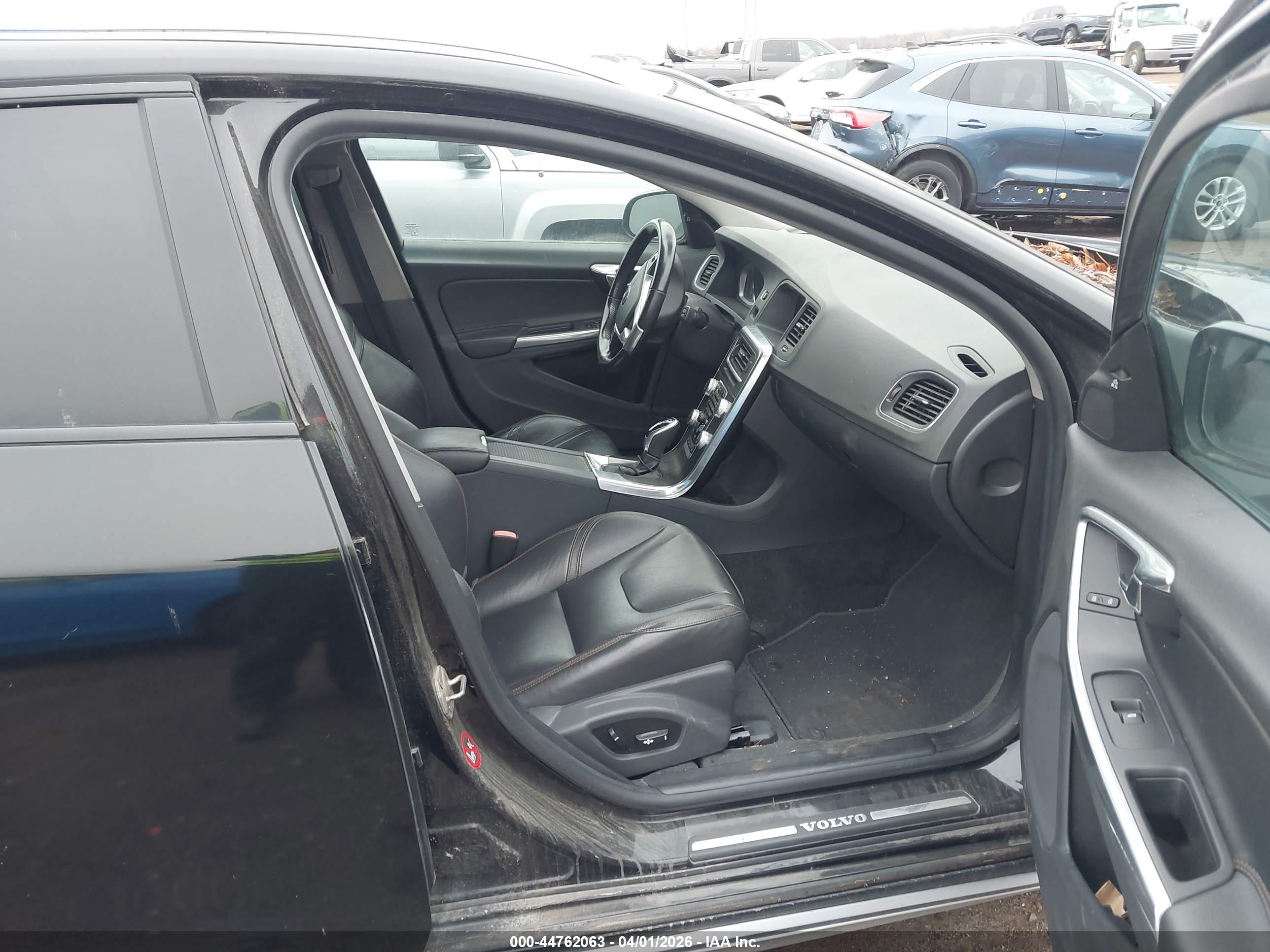 VOLVO V60 image 5