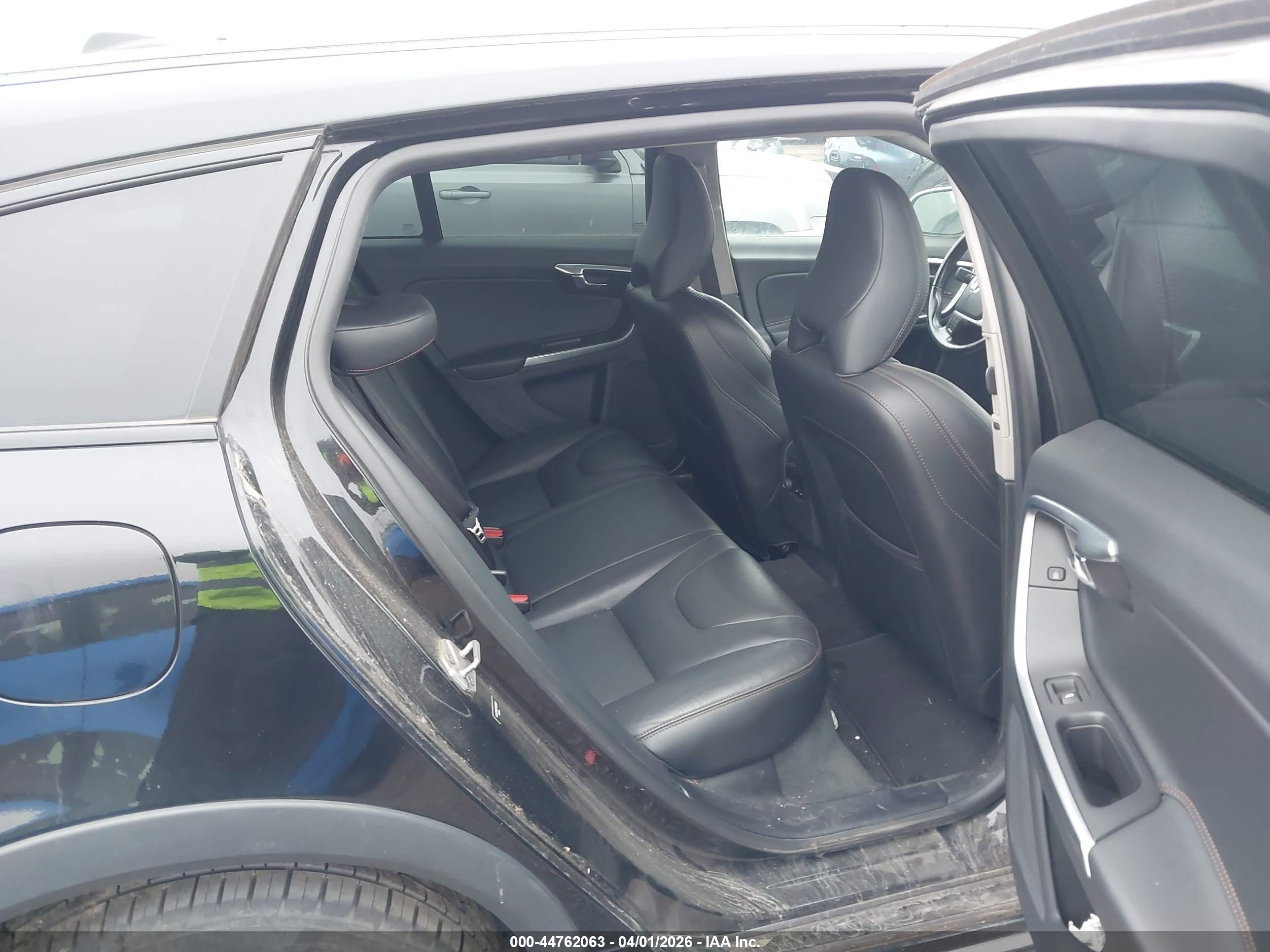 VOLVO V60 image 8