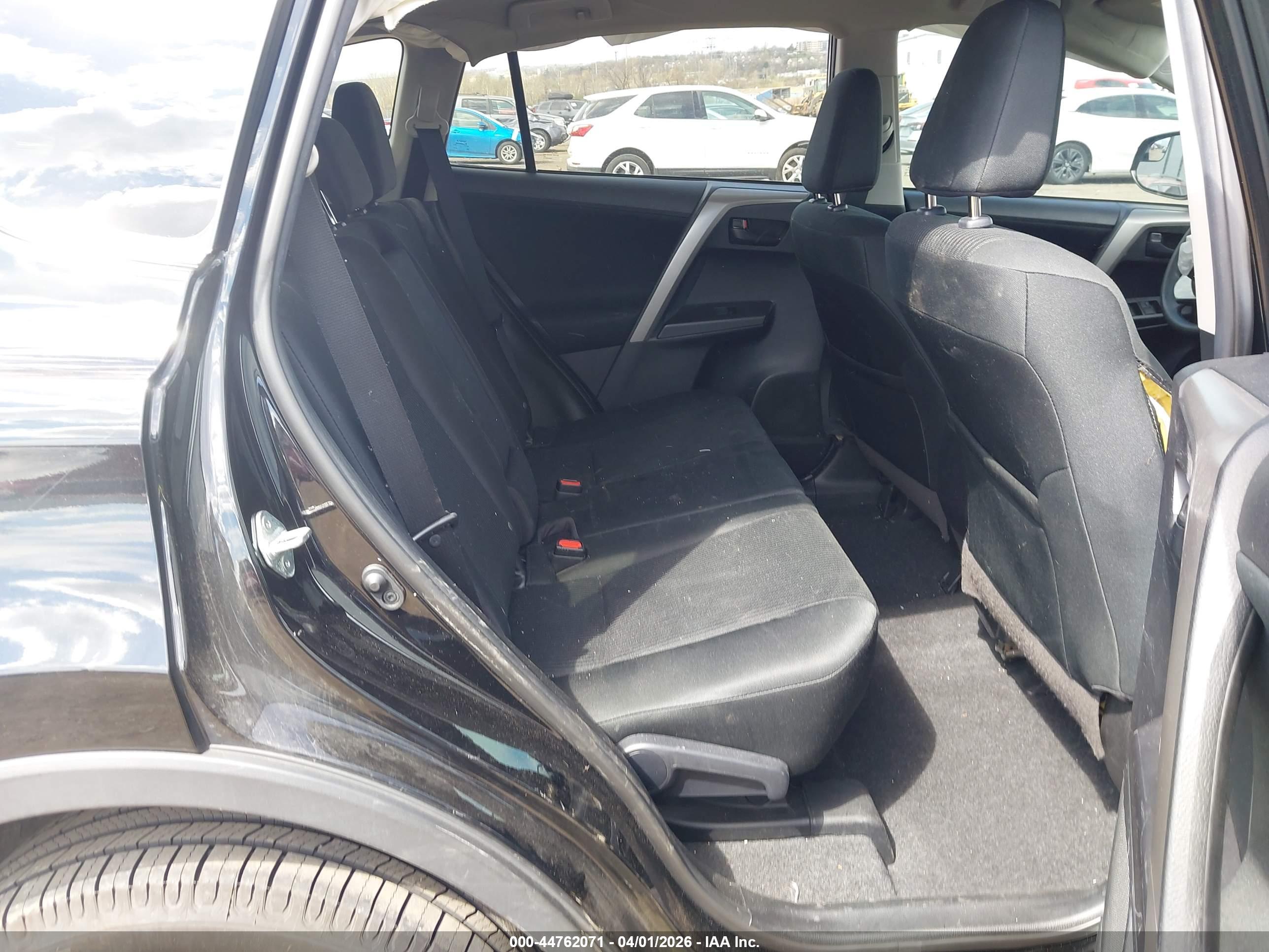 TOYOTA RAV4 image 8