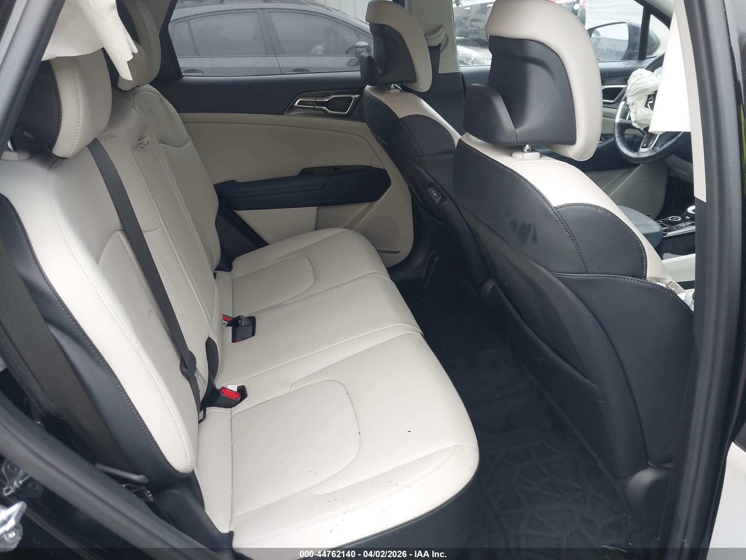 KIA SPORTAGE image 8