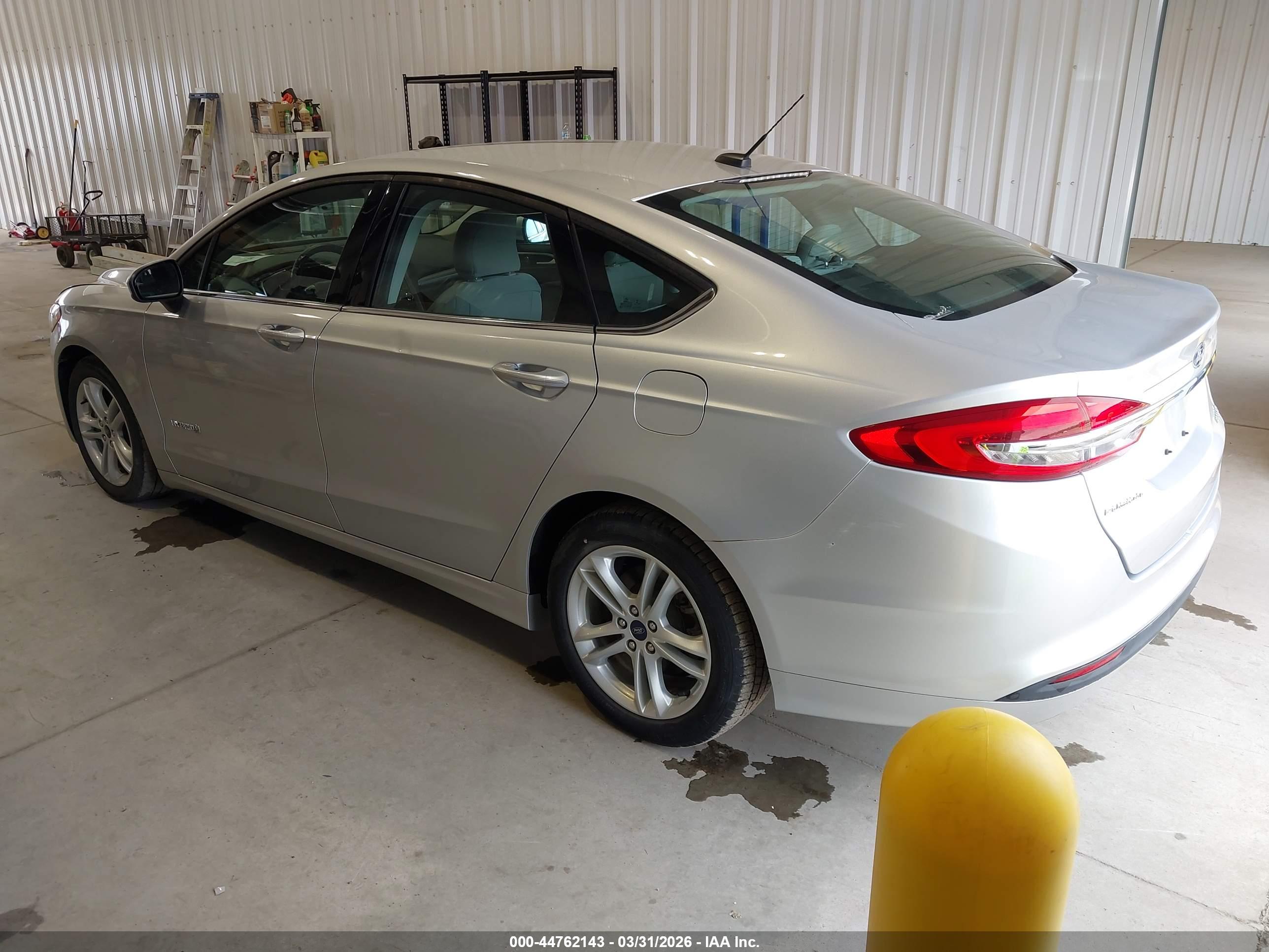 FORD FUSION image 3
