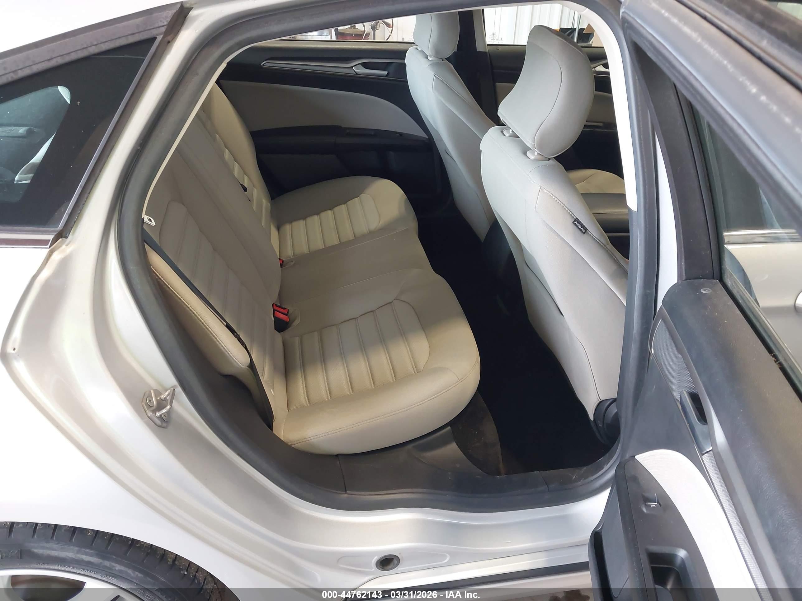 FORD FUSION image 8
