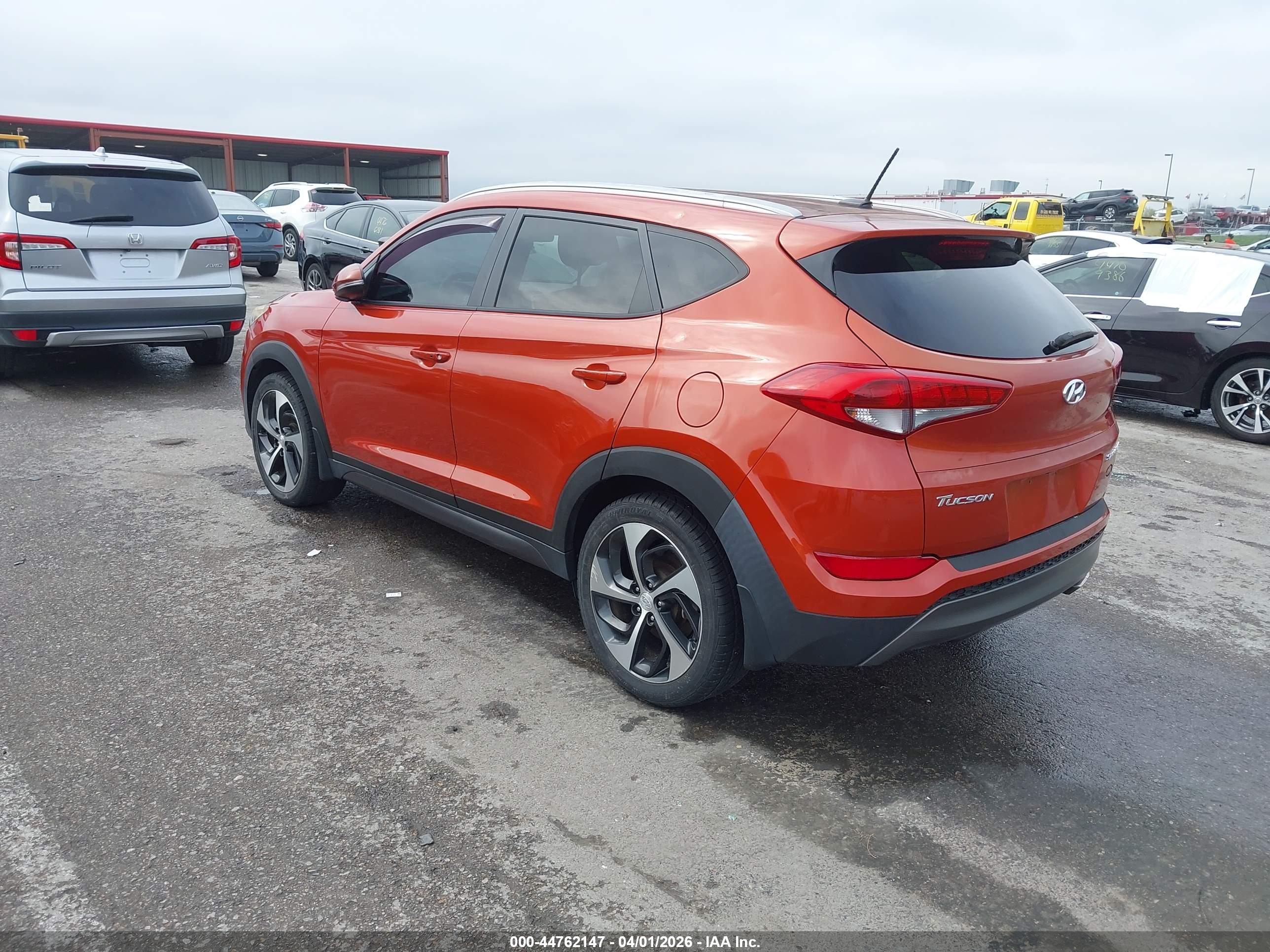 HYUNDAI TUCSON image 3