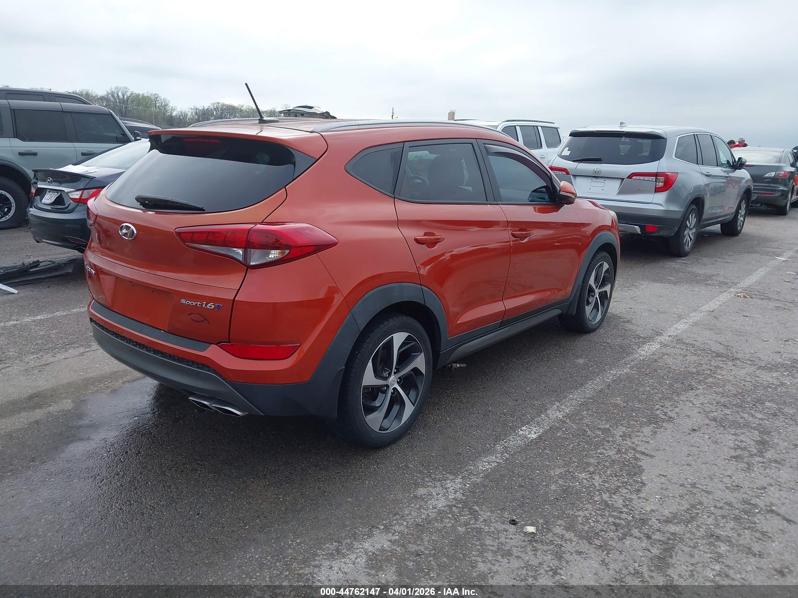 HYUNDAI TUCSON image 4