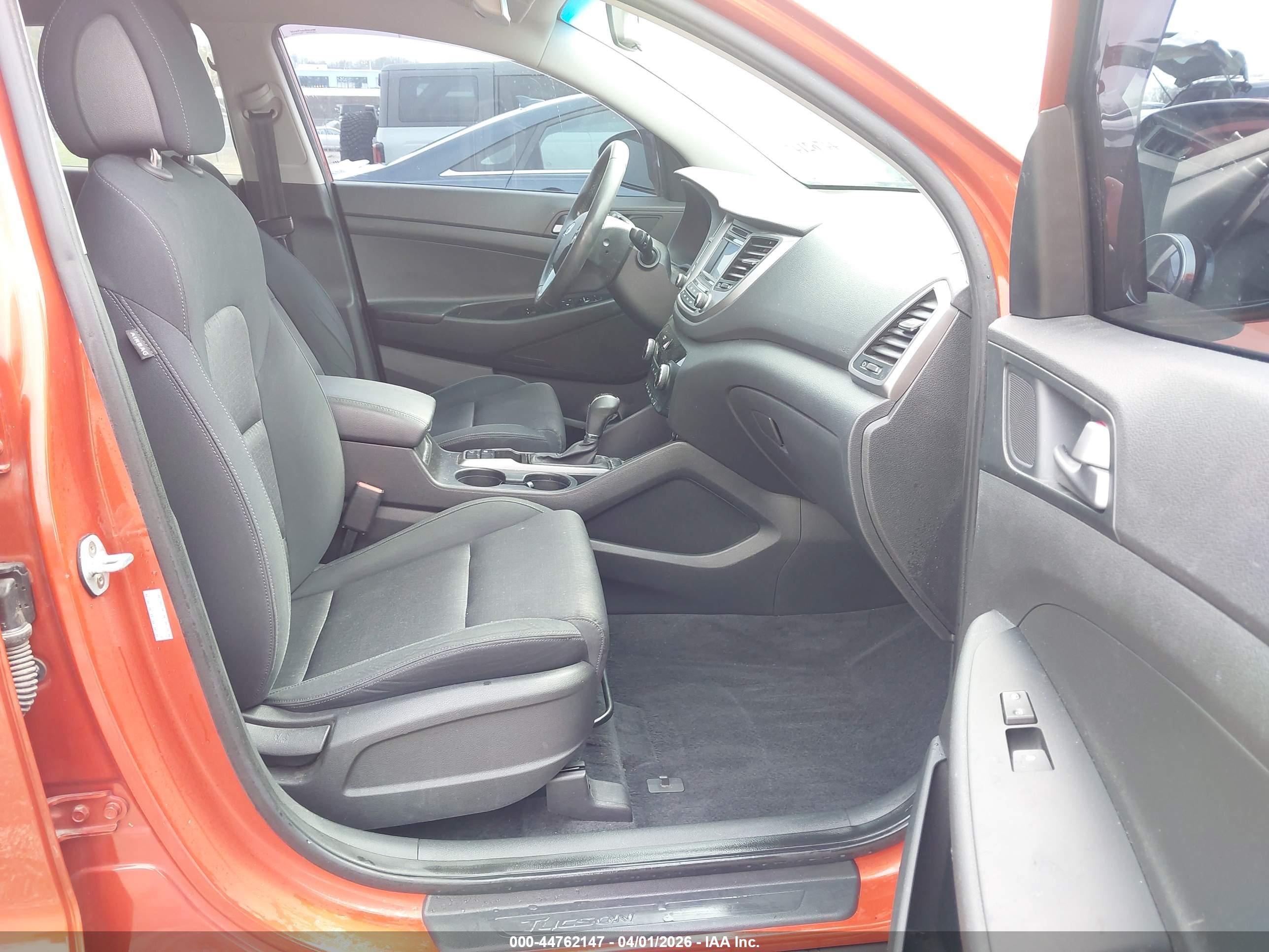 HYUNDAI TUCSON image 5
