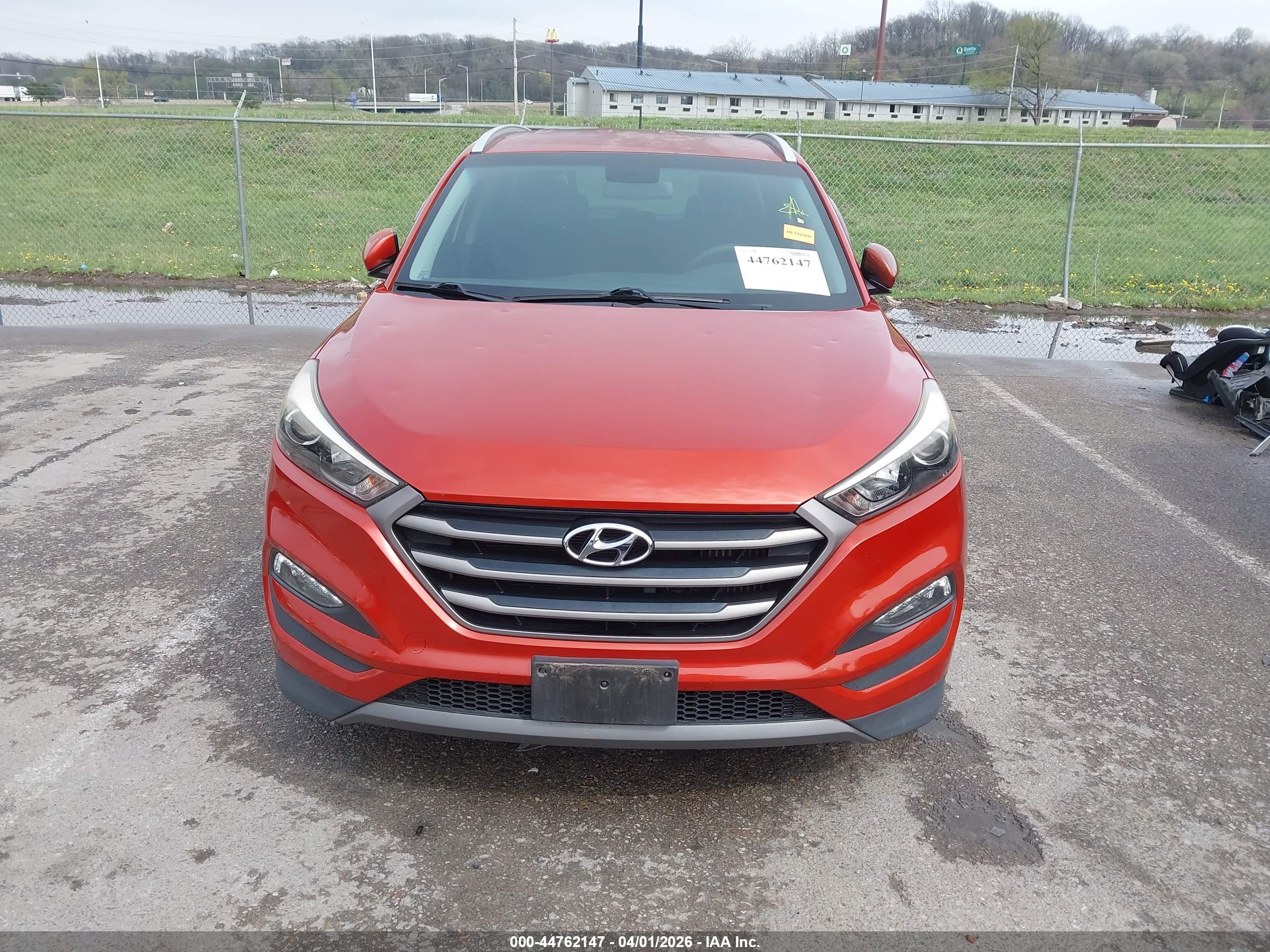 HYUNDAI TUCSON image 6