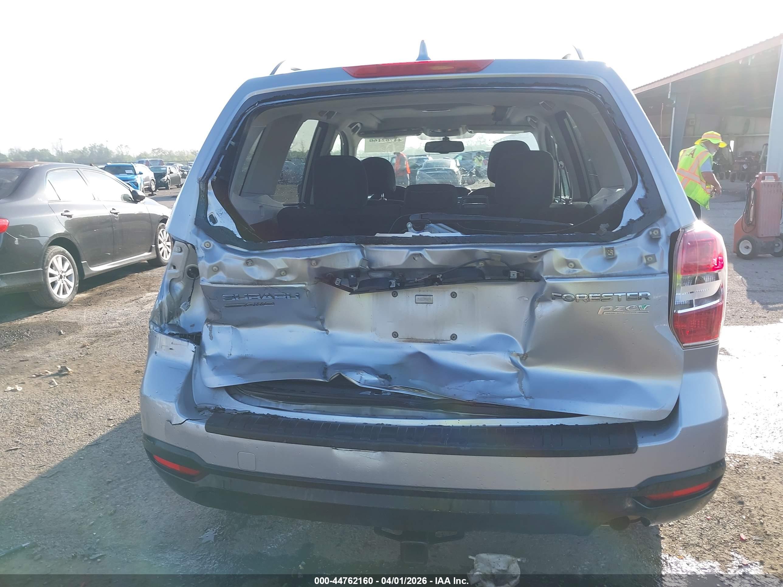 SUBARU FORESTER image 6