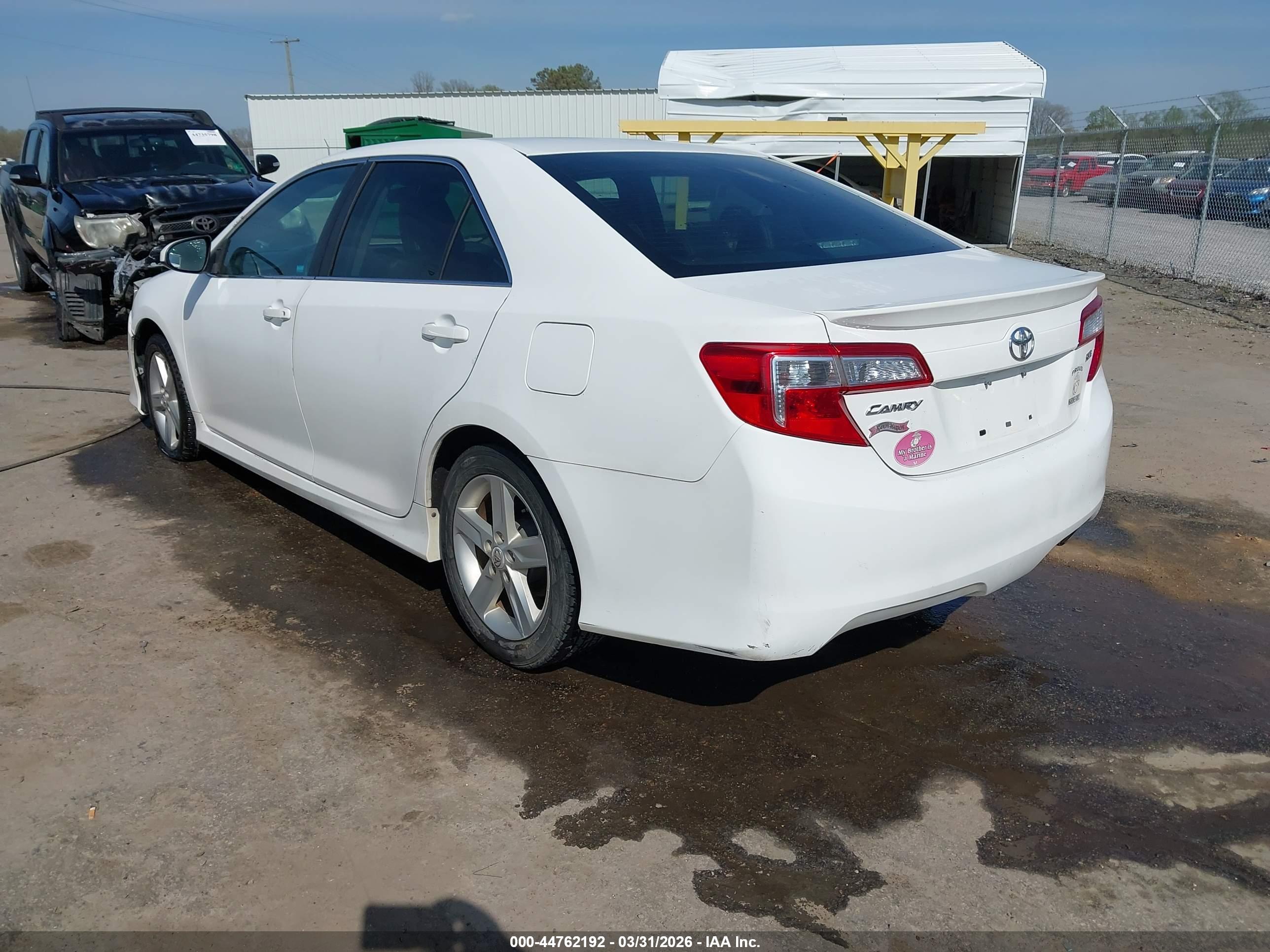 TOYOTA CAMRY image 3
