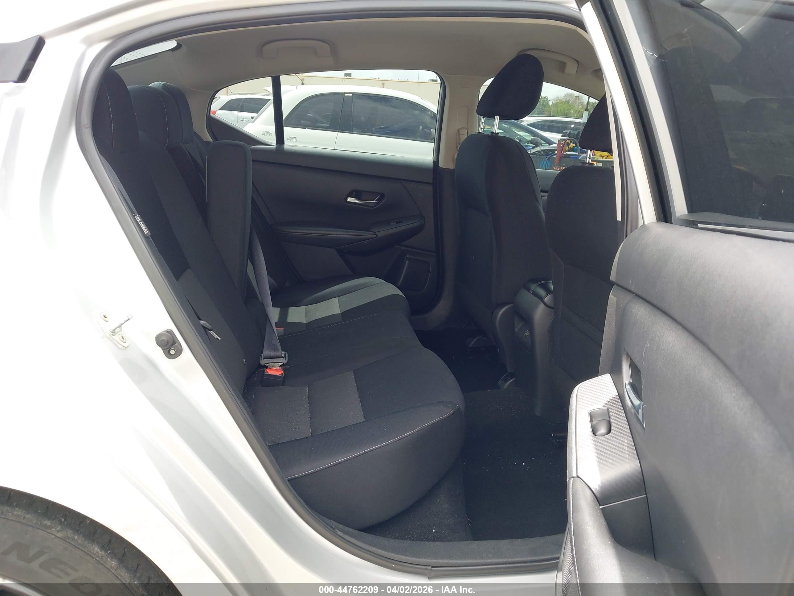 NISSAN SENTRA image 8