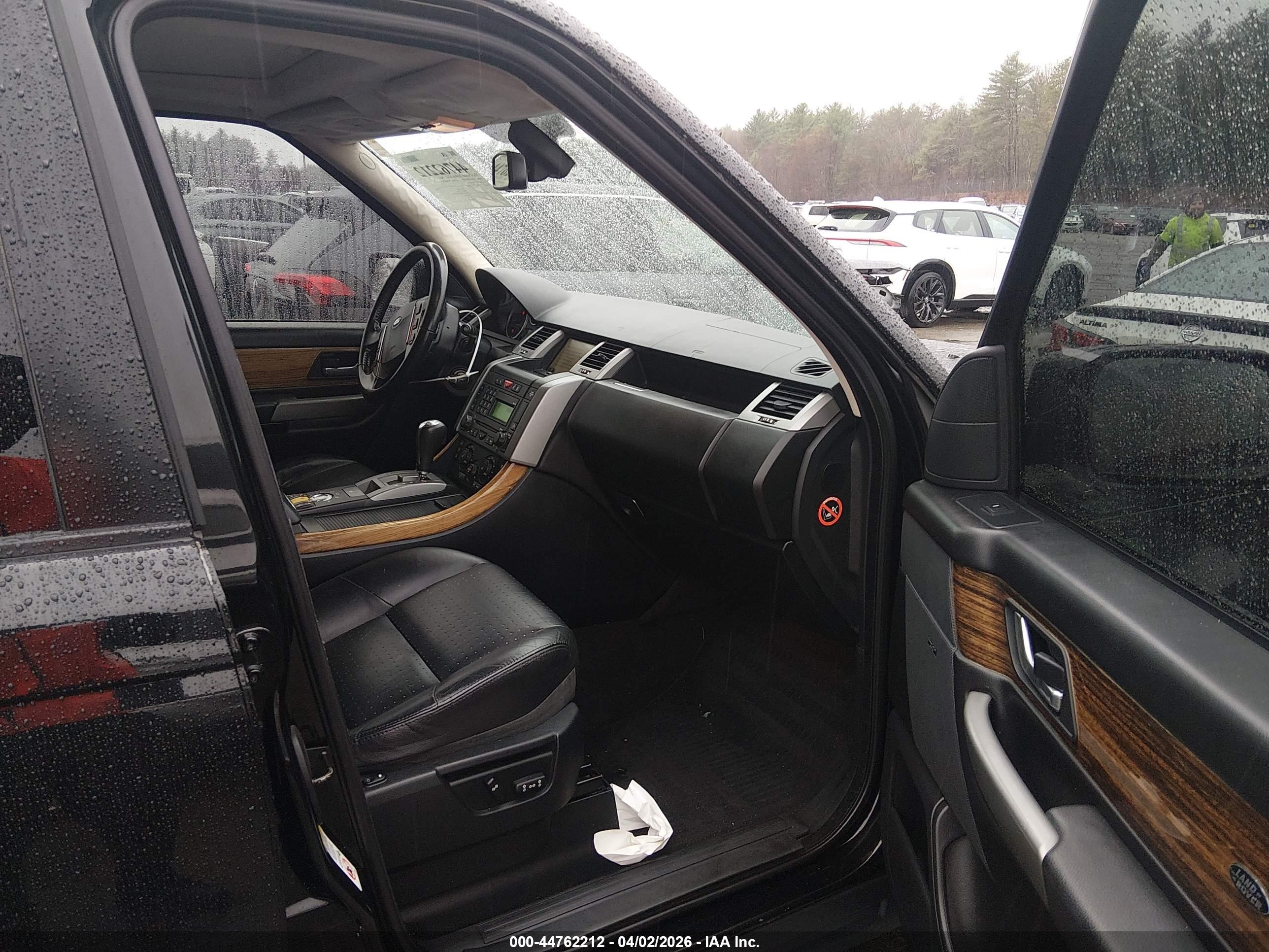 LAND ROVER image 5
