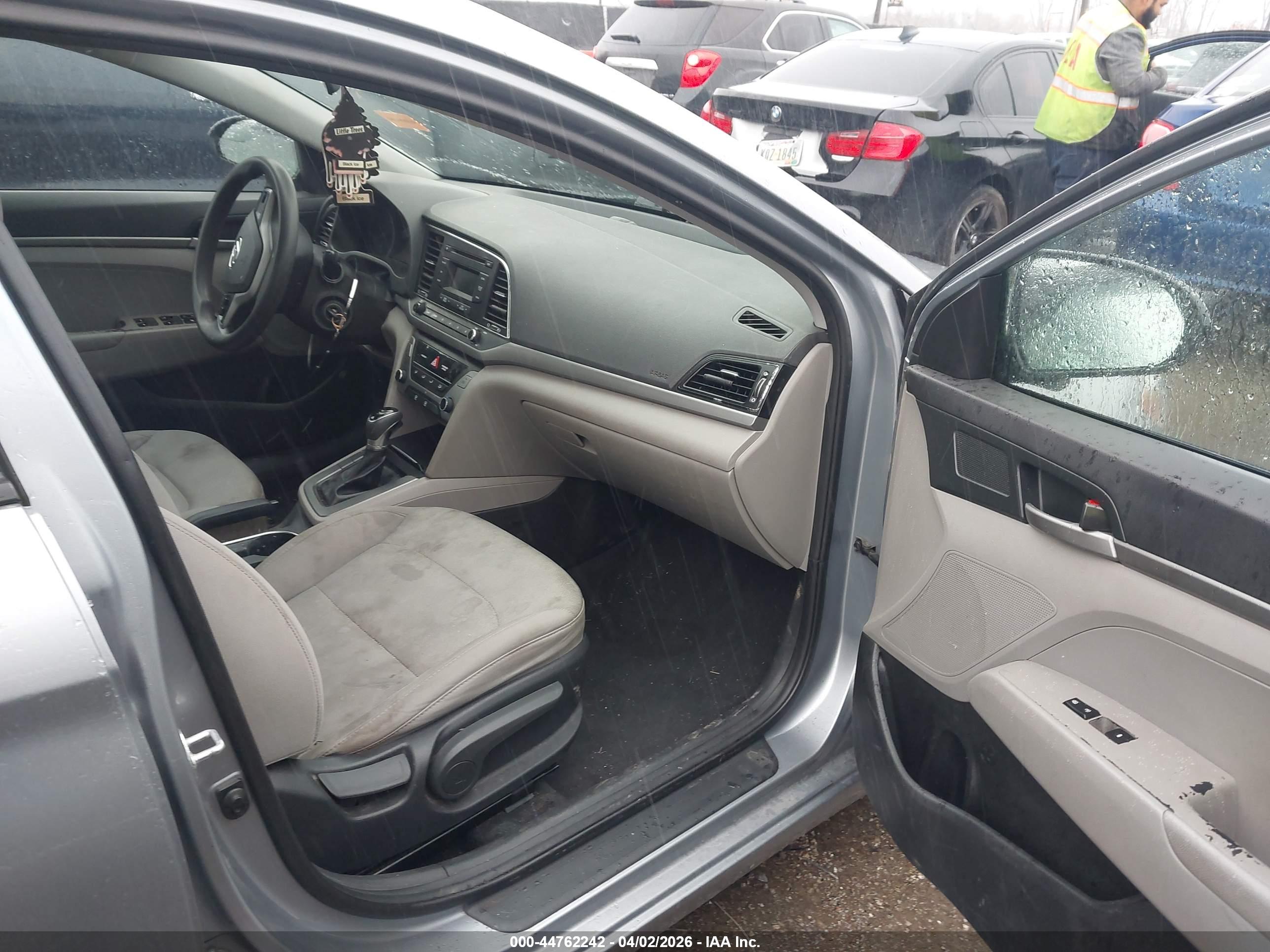 HYUNDAI ELANTRA image 5