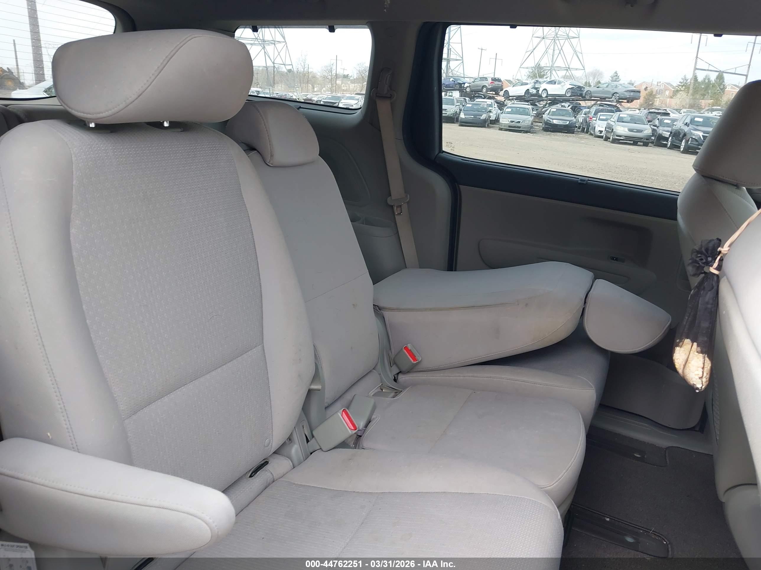 KIA SEDONA image 8
