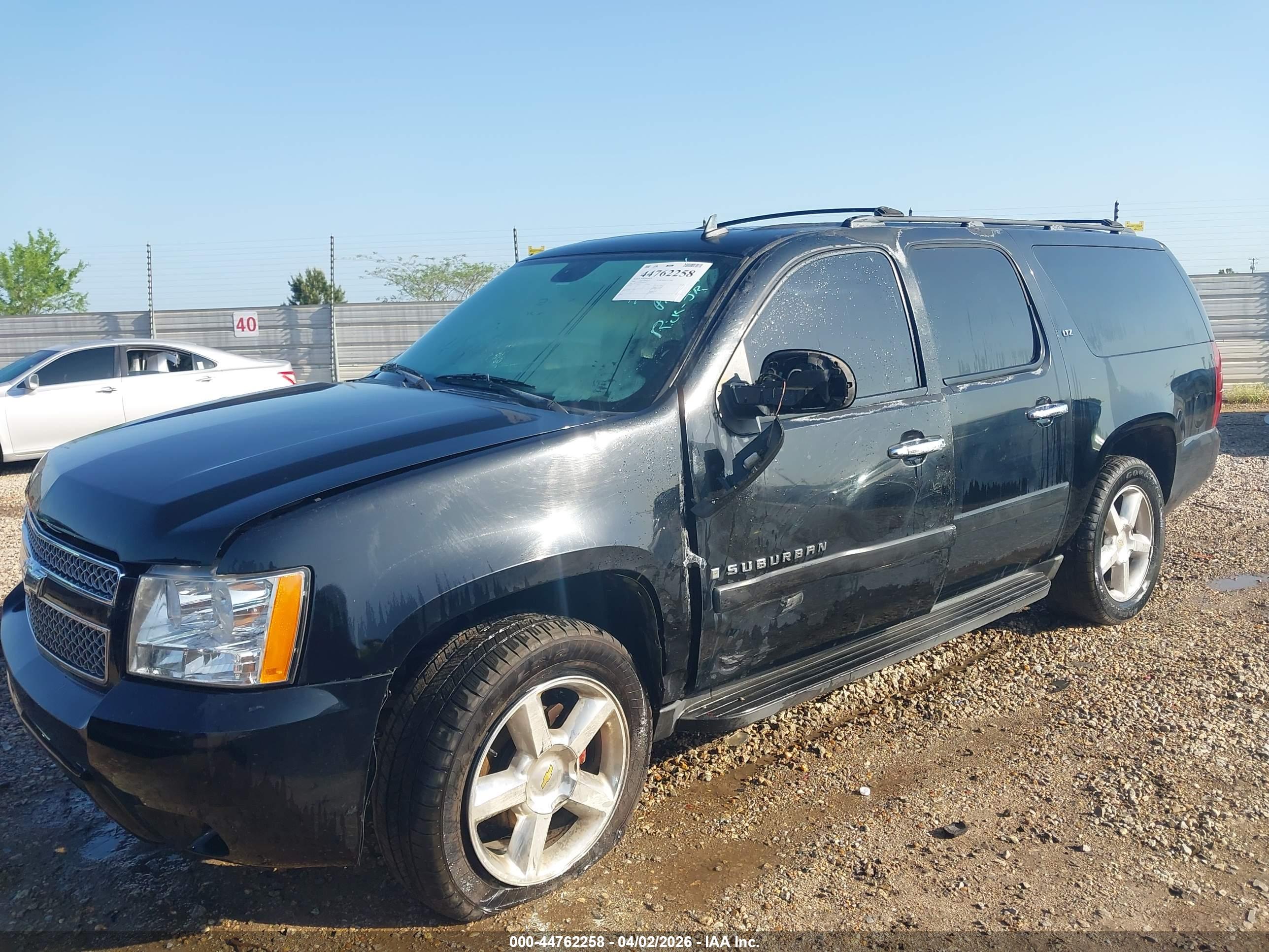 CHEVROLET SUBURBAN image 2