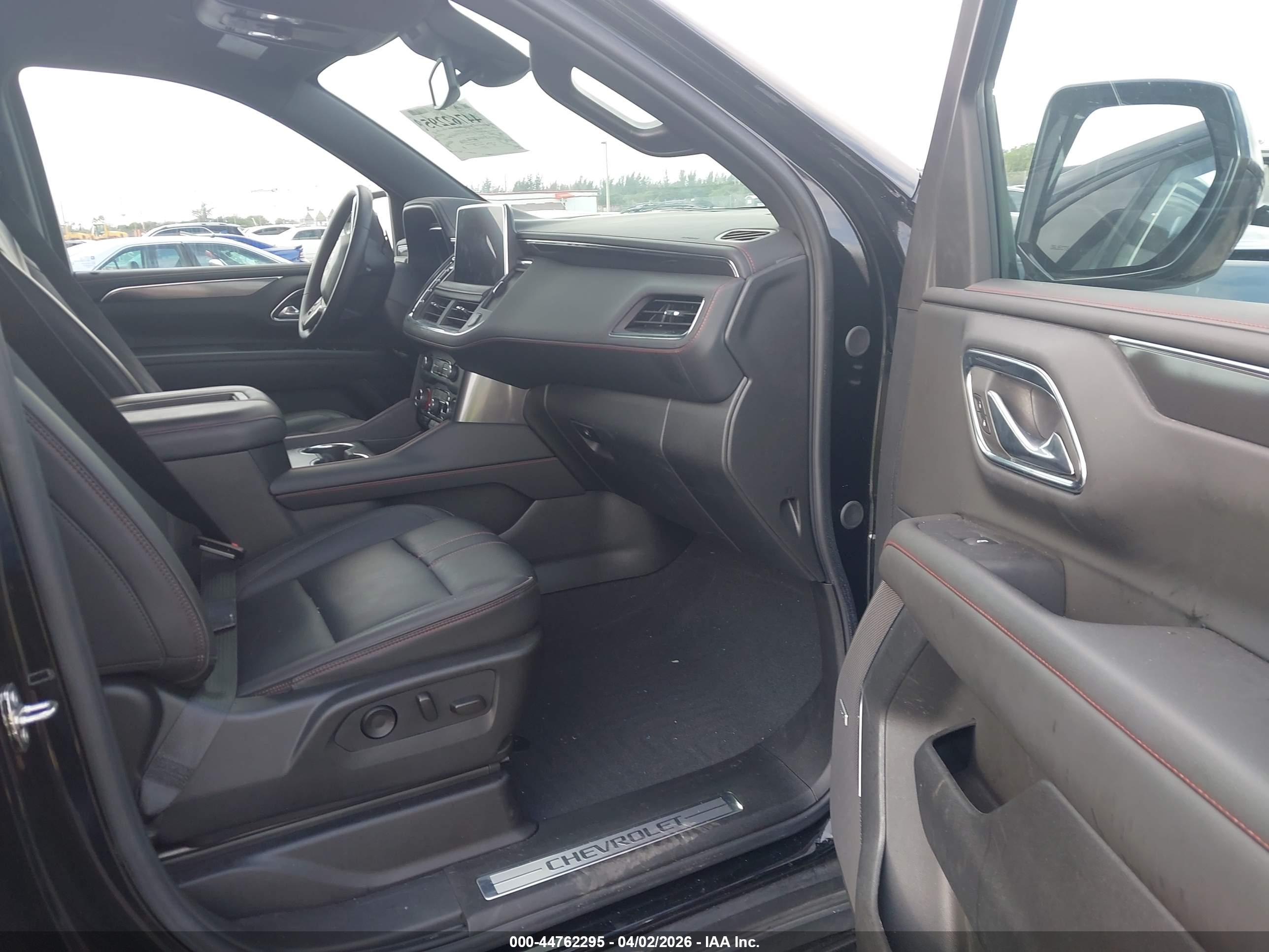 CHEVROLET SUBURBAN image 5