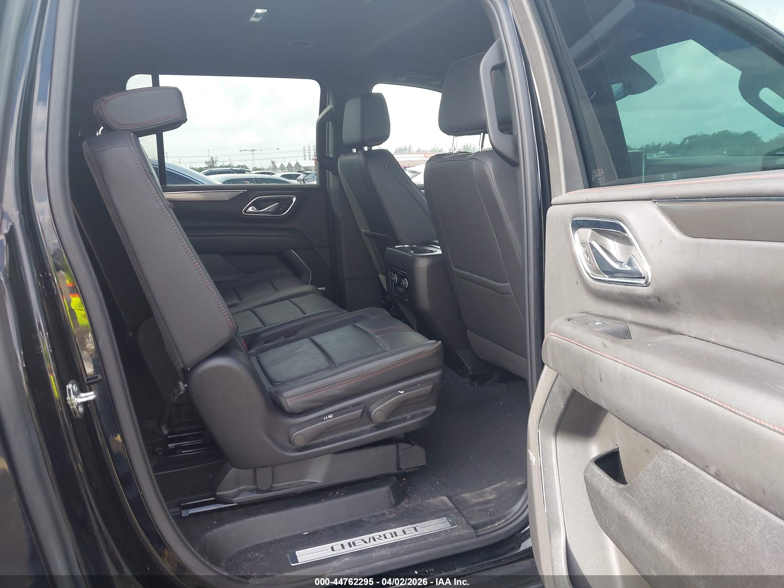 CHEVROLET SUBURBAN image 8