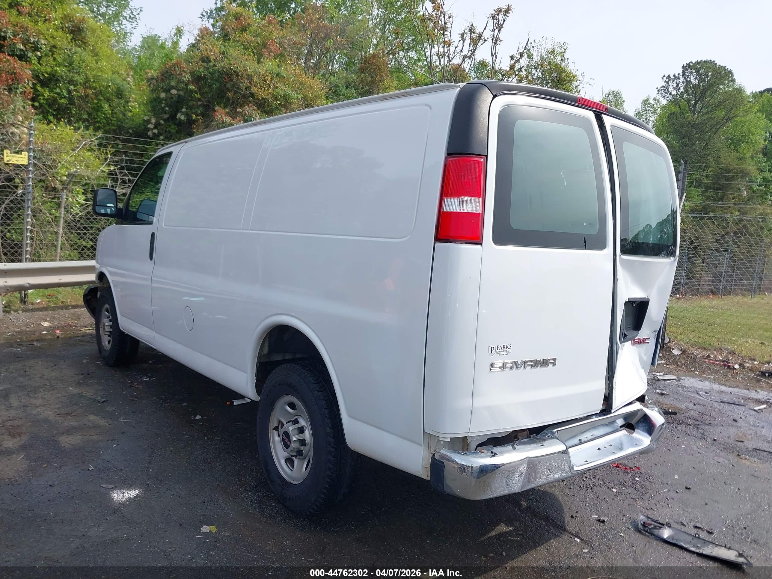 GMC SAVANA image 3