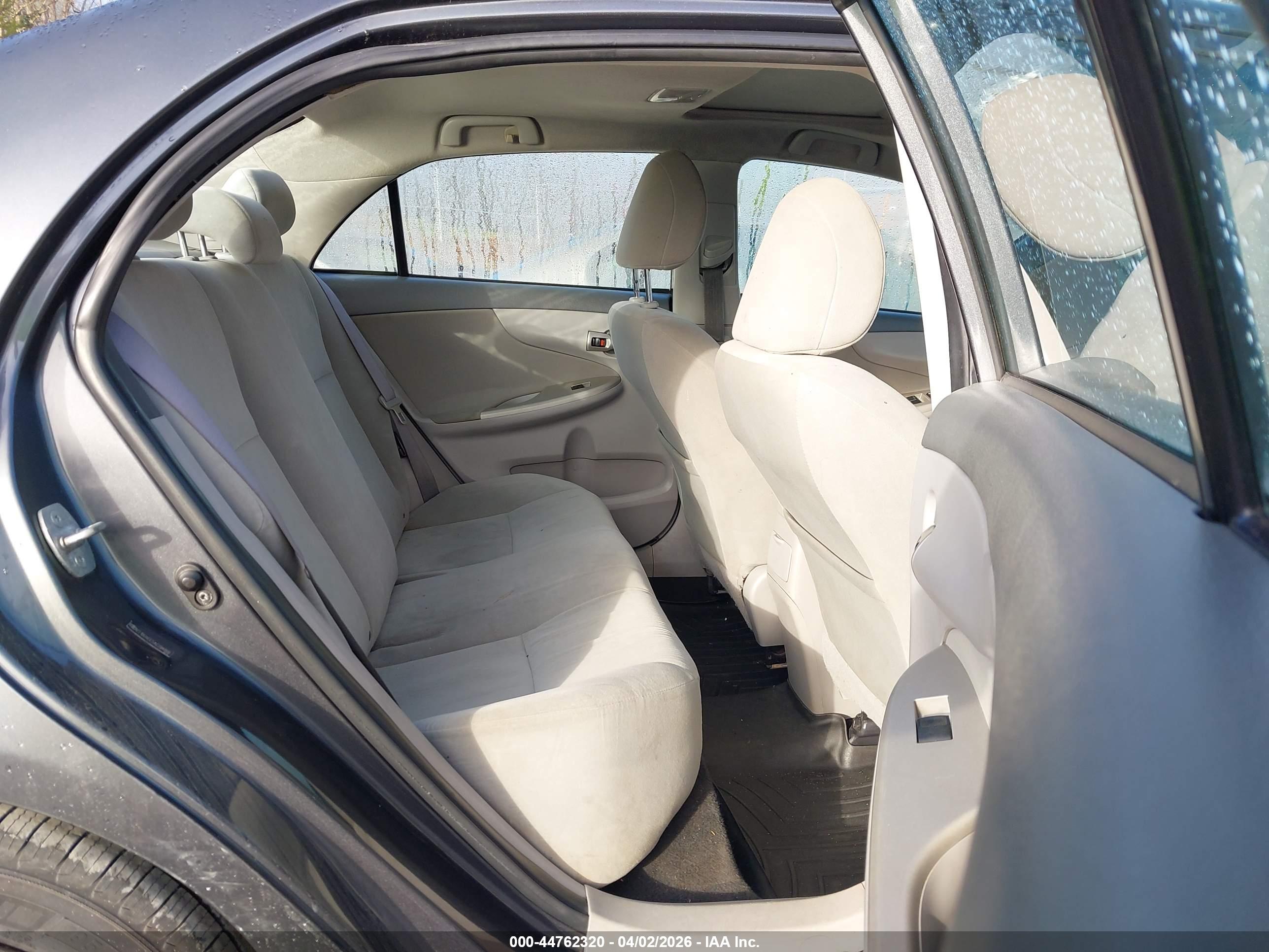 TOYOTA COROLLA image 8