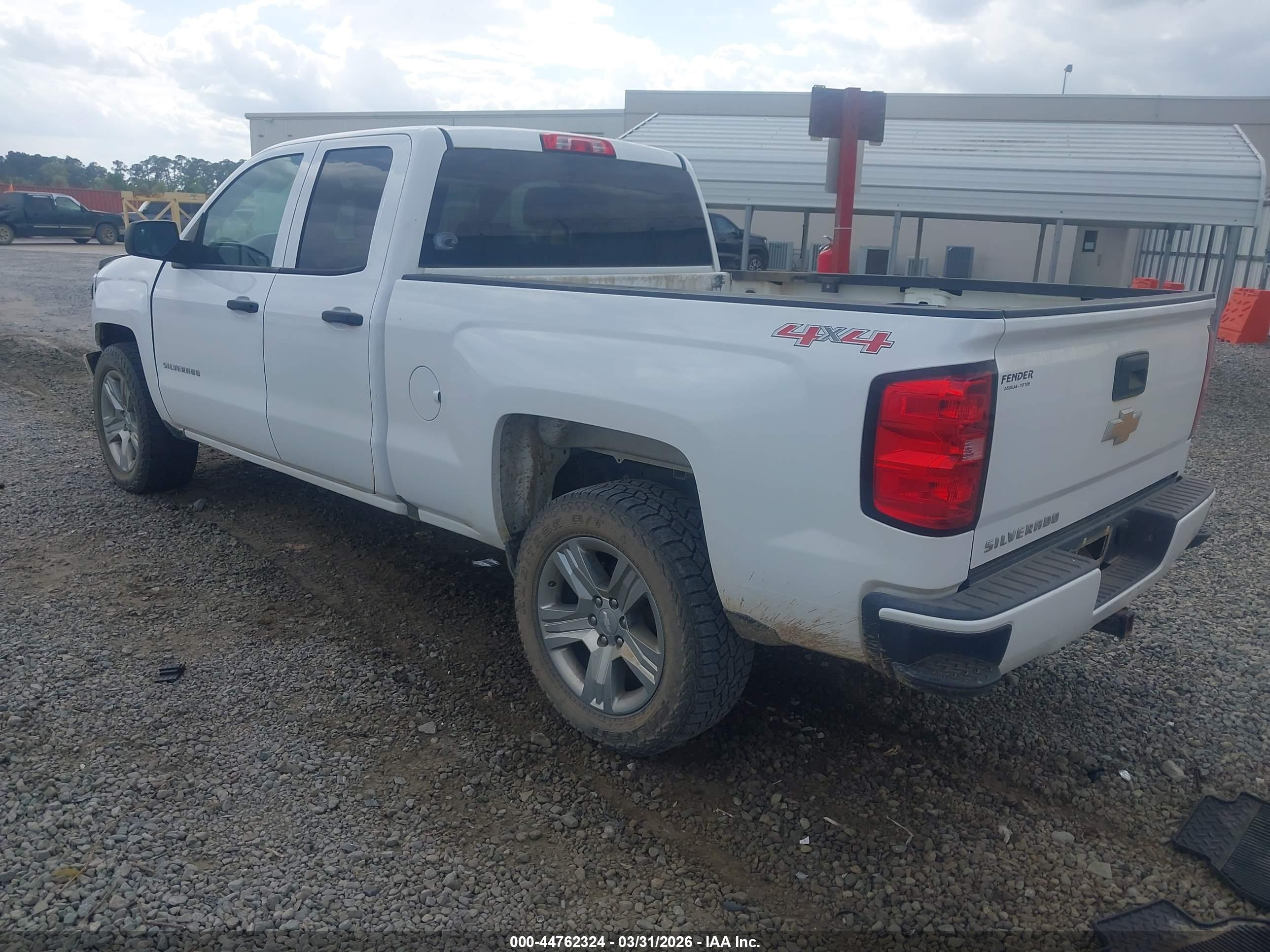 CHEVROLET SILVERADO image 3