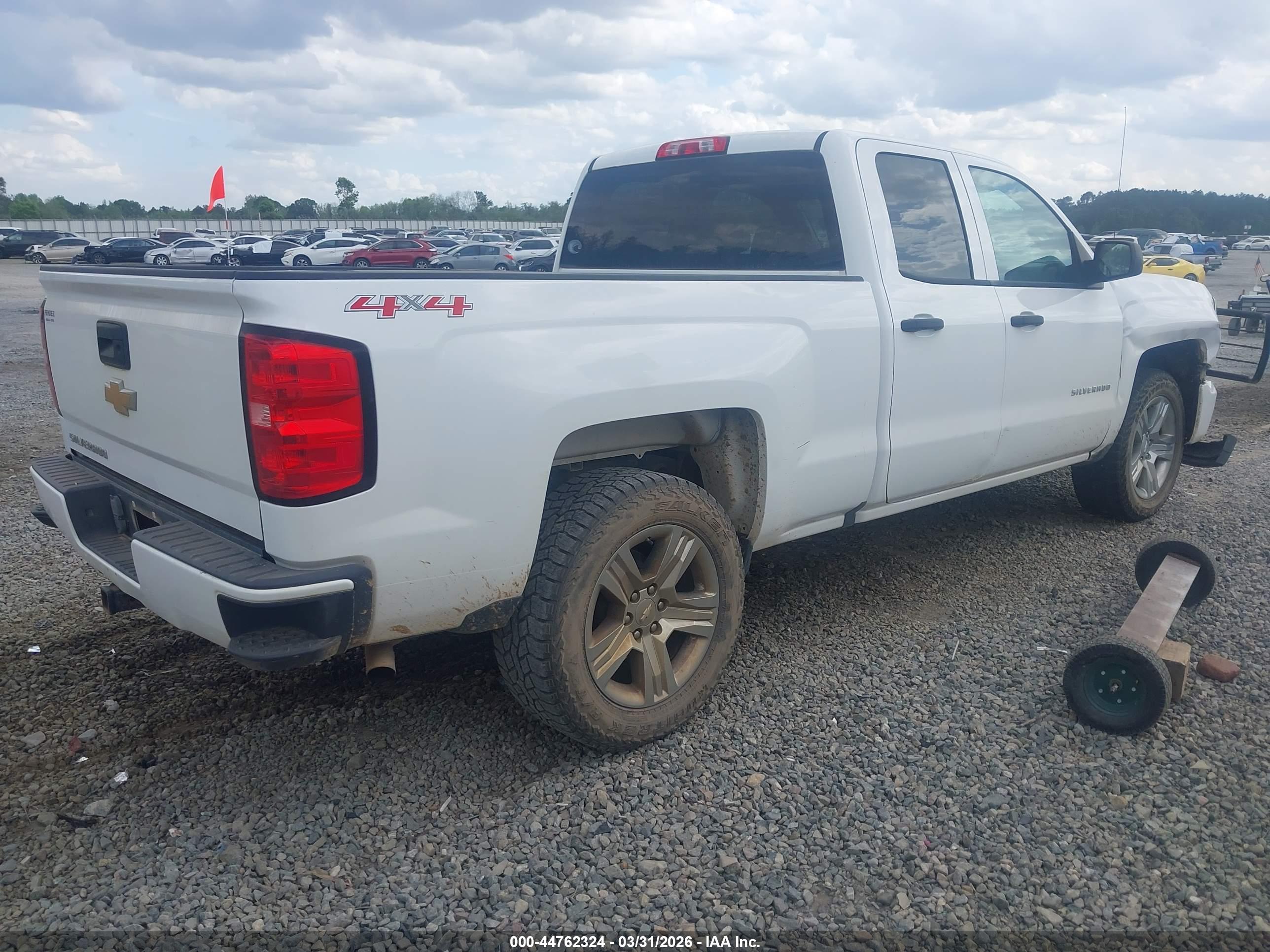 CHEVROLET SILVERADO image 4