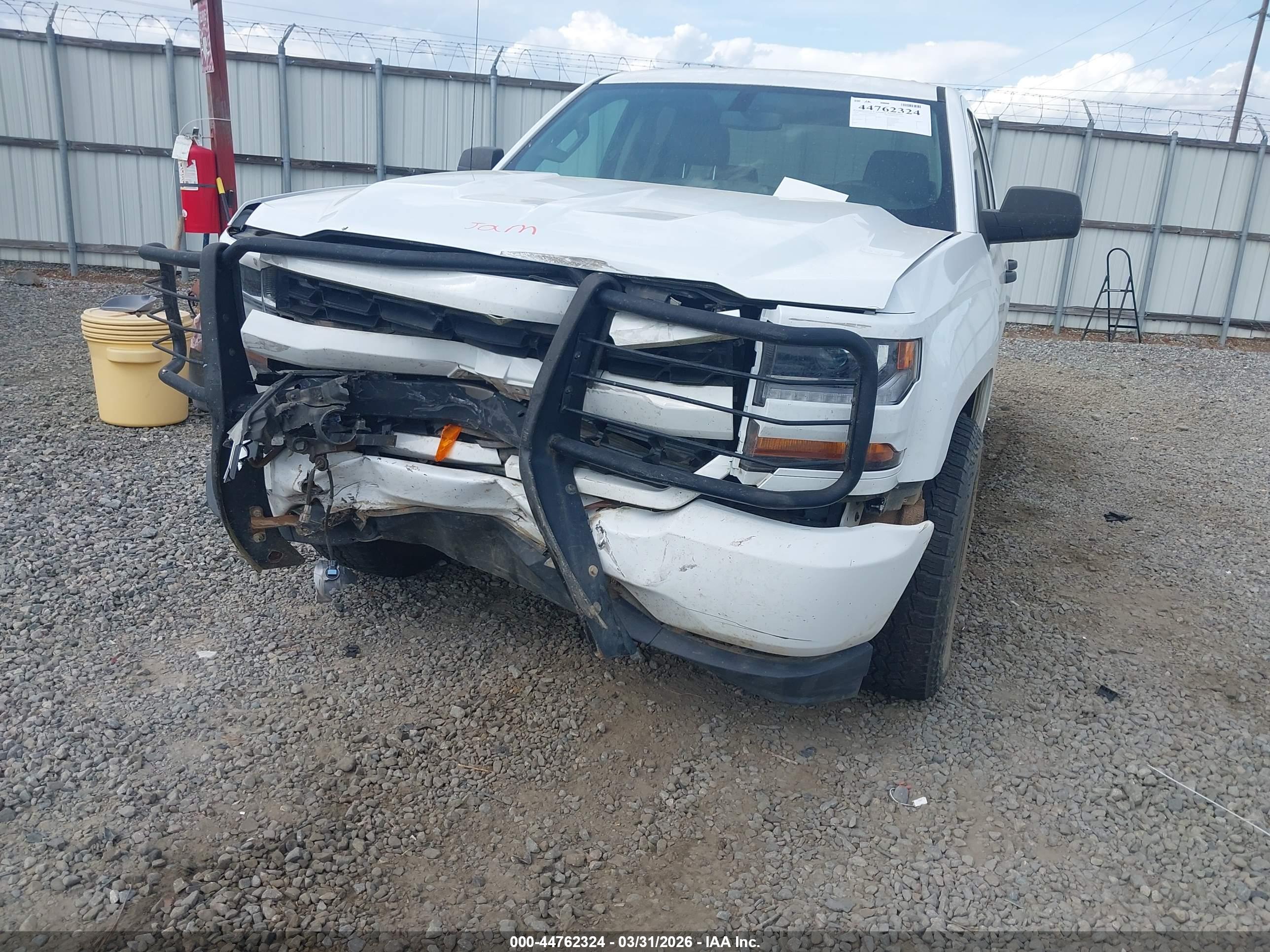 CHEVROLET SILVERADO image 6