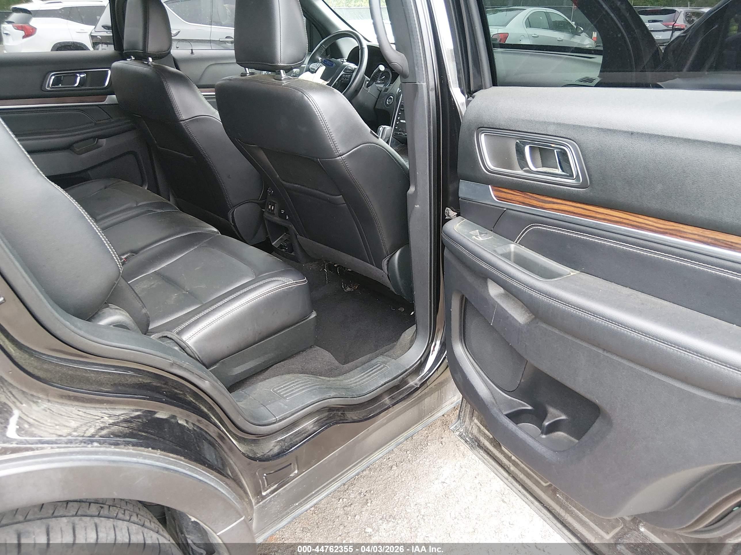 FORD EXPLORER image 8