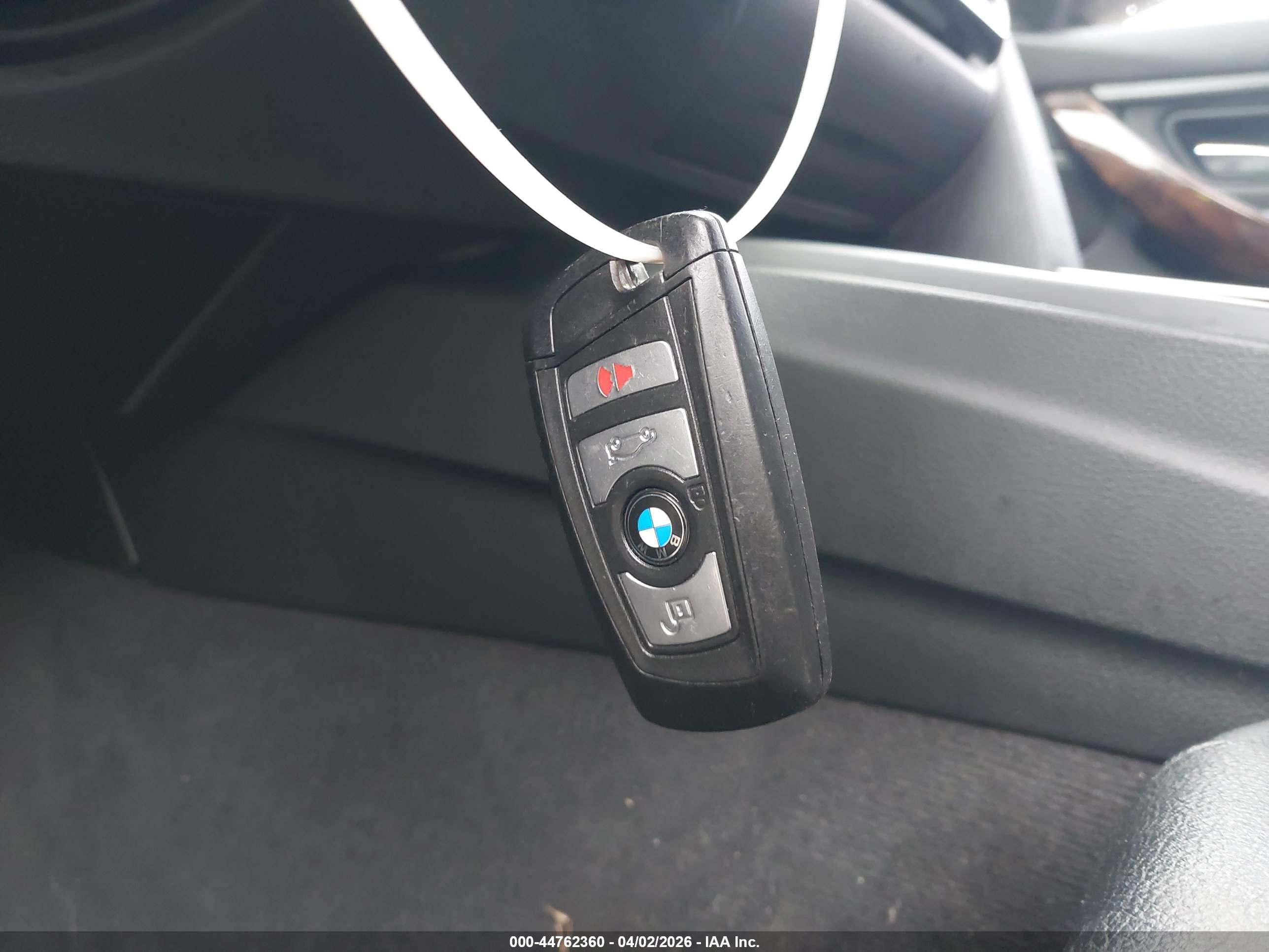 BMW 320I image 11
