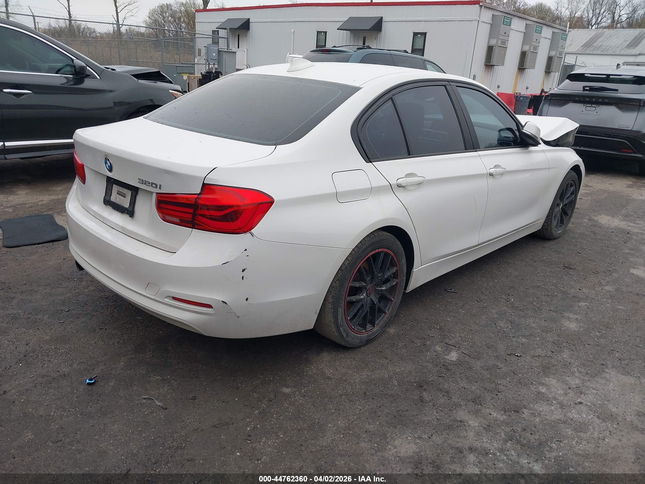 BMW 320I image 4