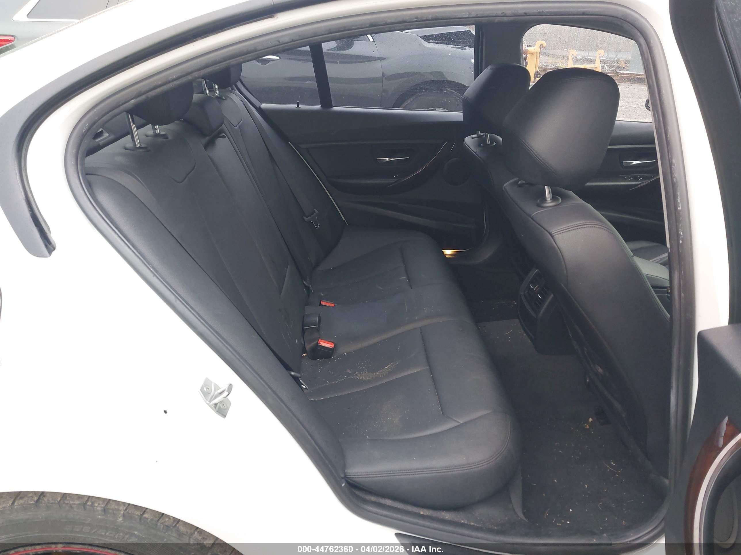 BMW 320I image 8