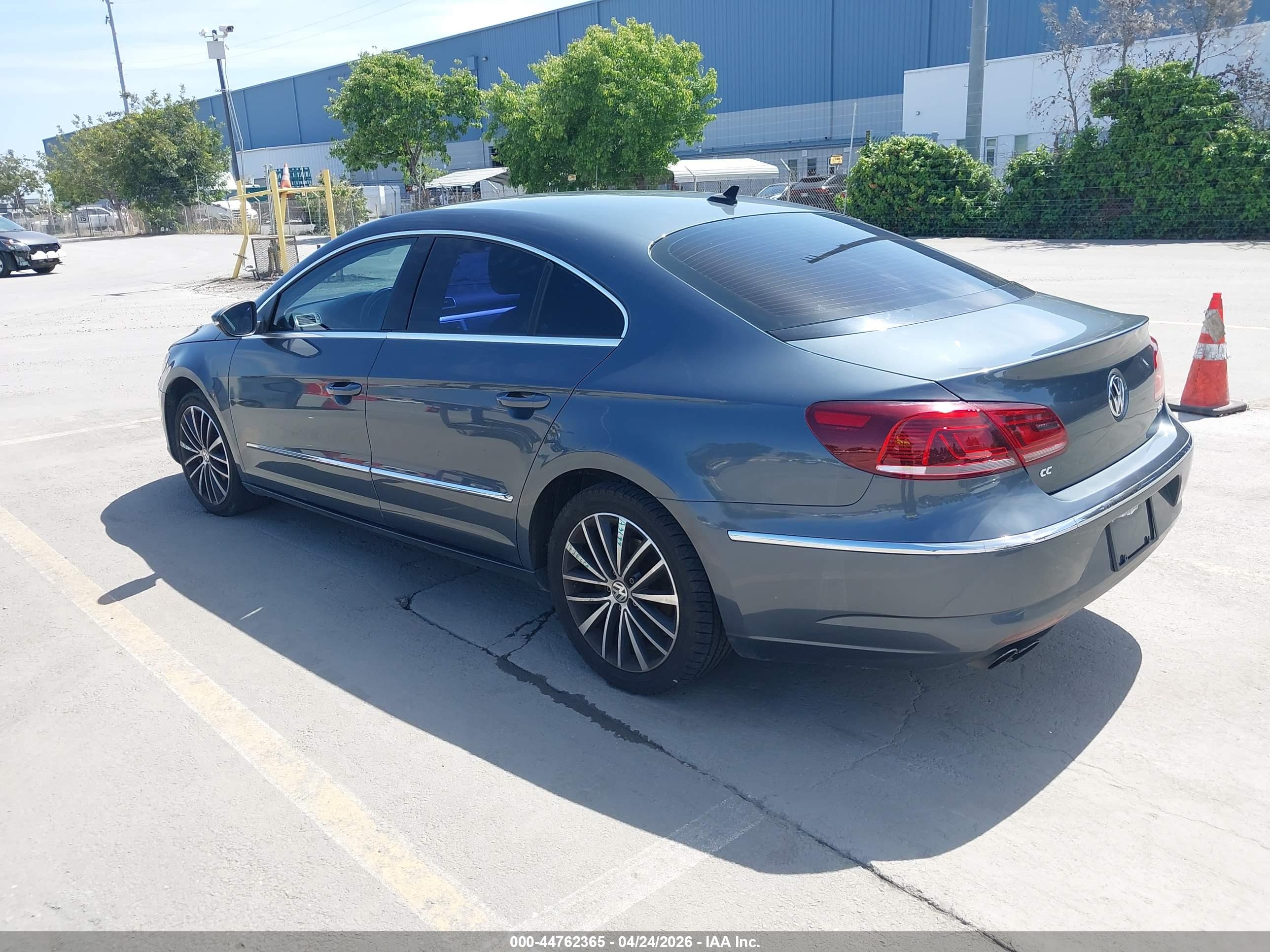 VOLKSWAGEN CC image 3