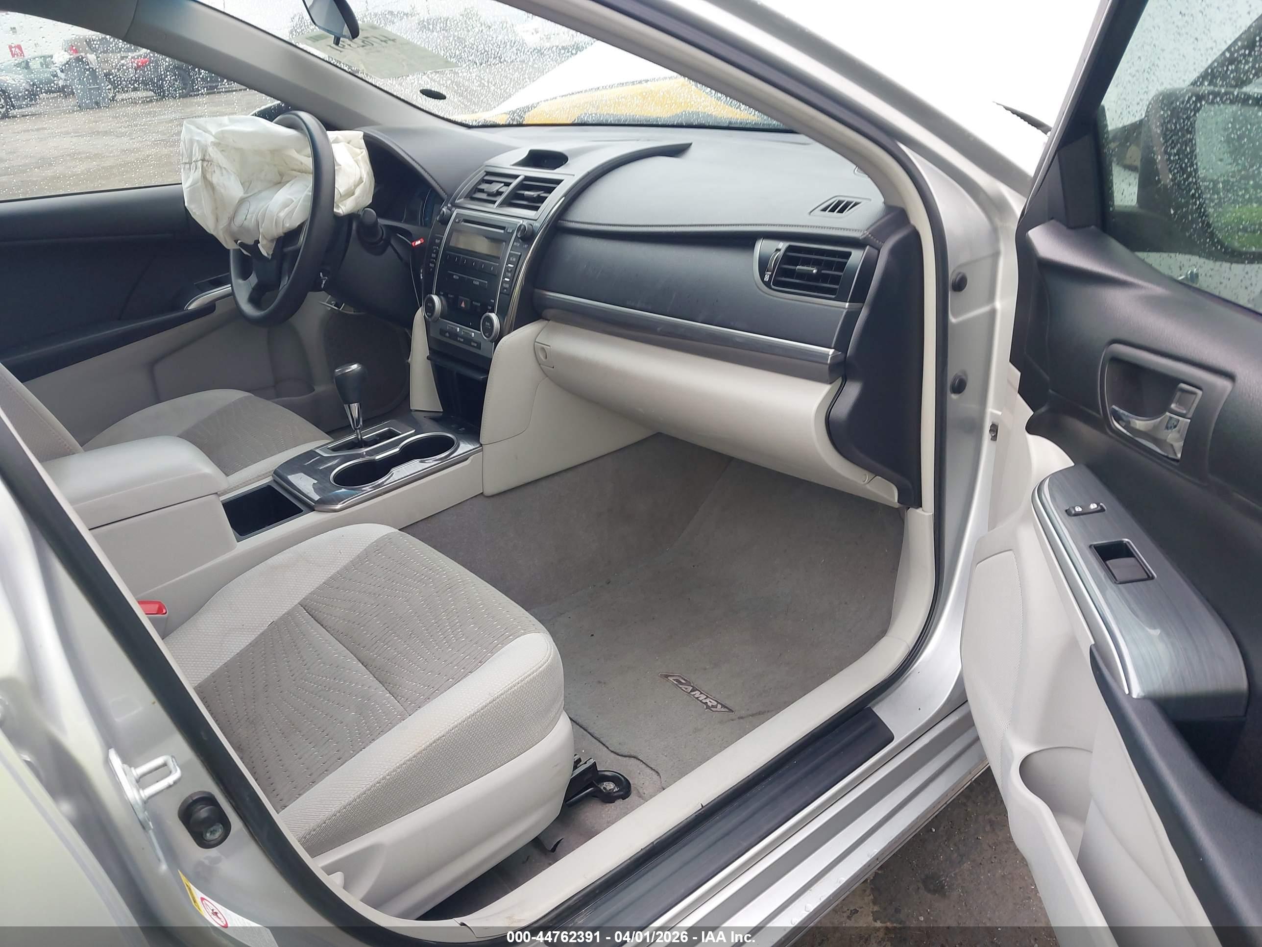 TOYOTA CAMRY image 5