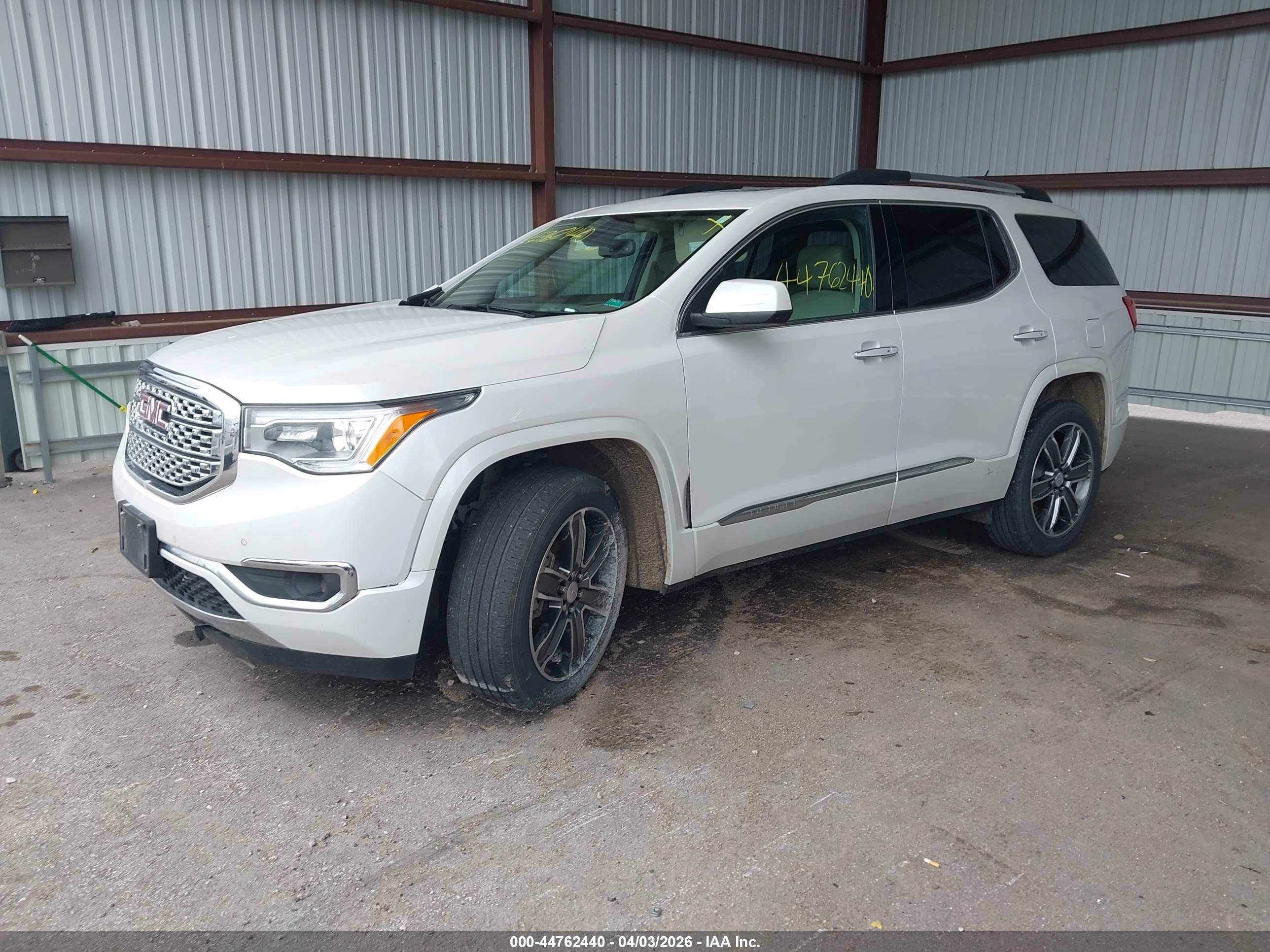 GMC ACADIA image 2