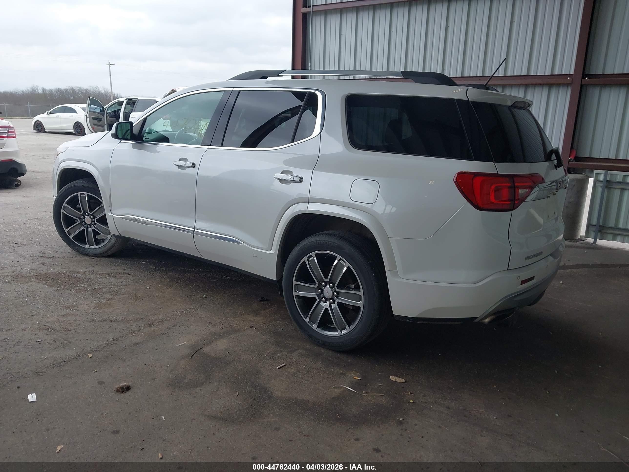 GMC ACADIA image 3