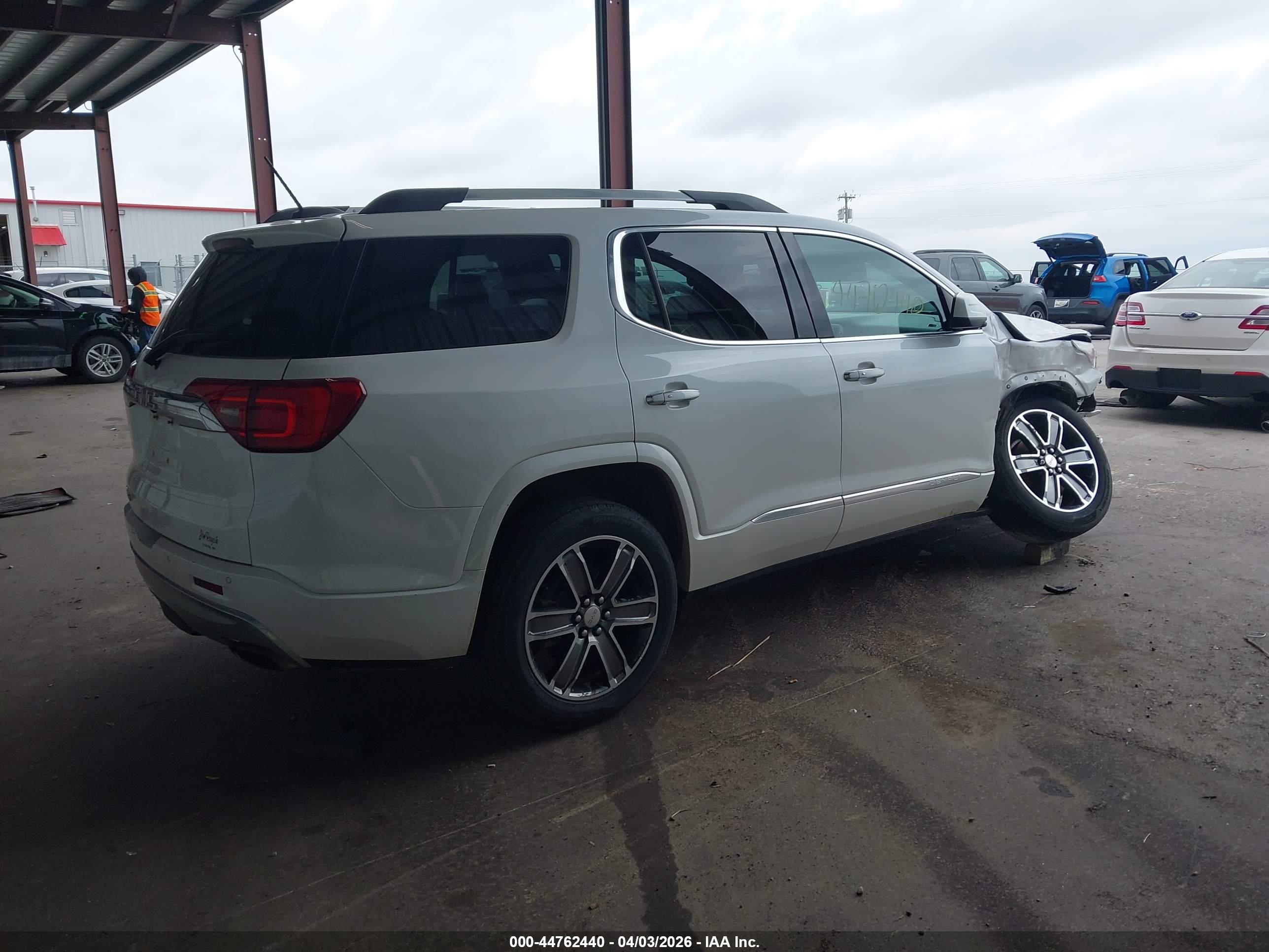 GMC ACADIA image 4