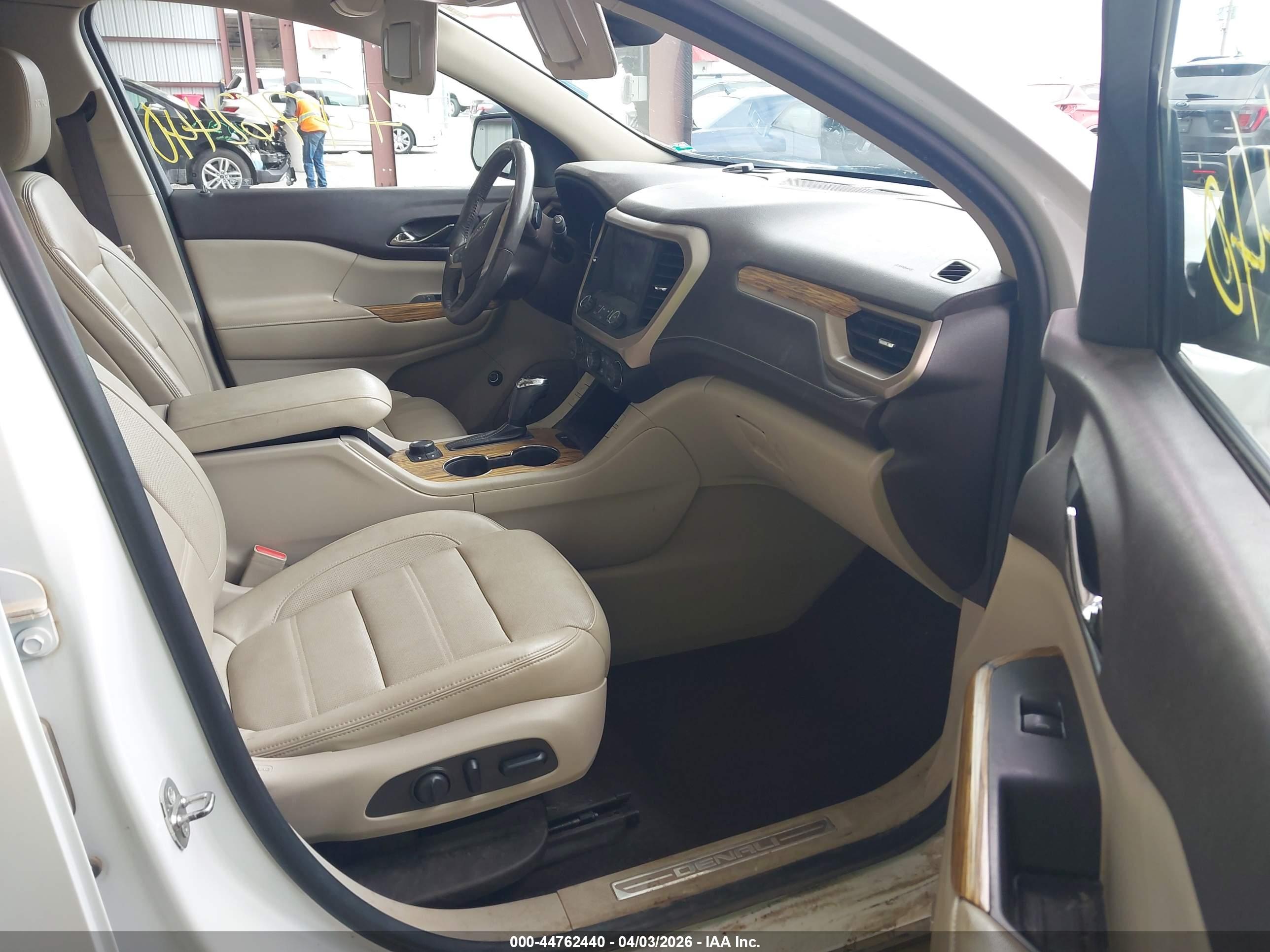 GMC ACADIA image 5