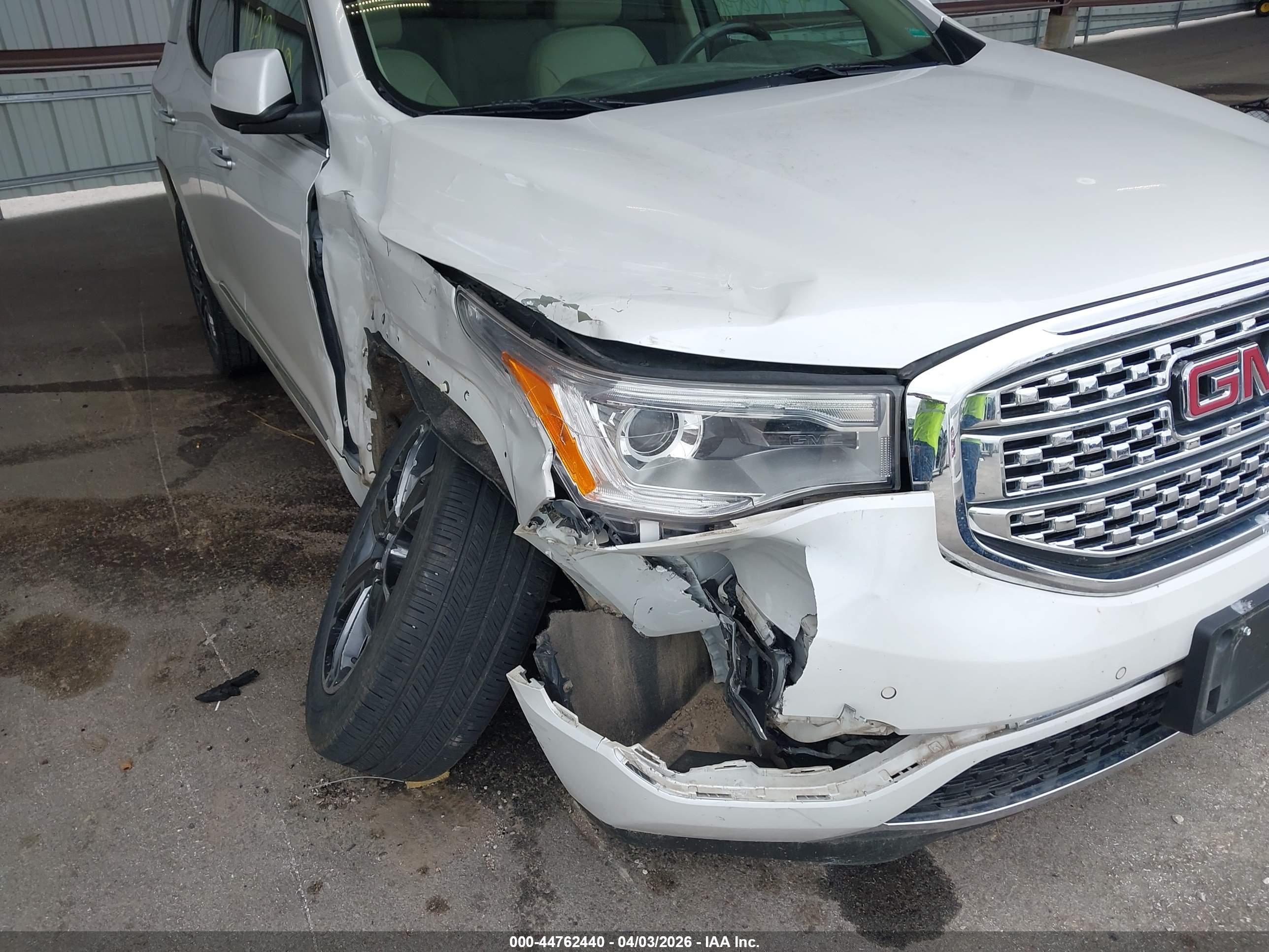 GMC ACADIA image 6