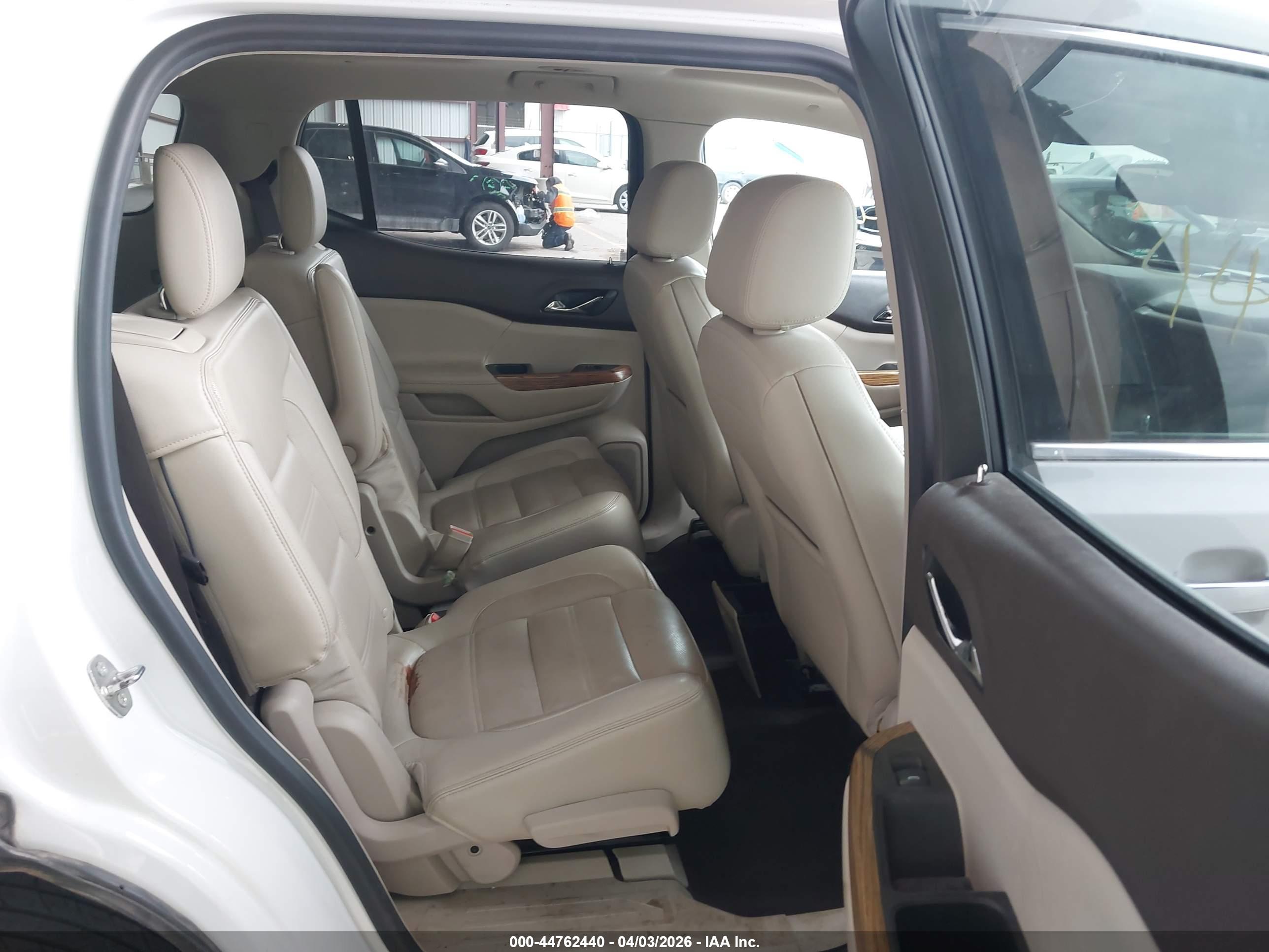 GMC ACADIA image 8