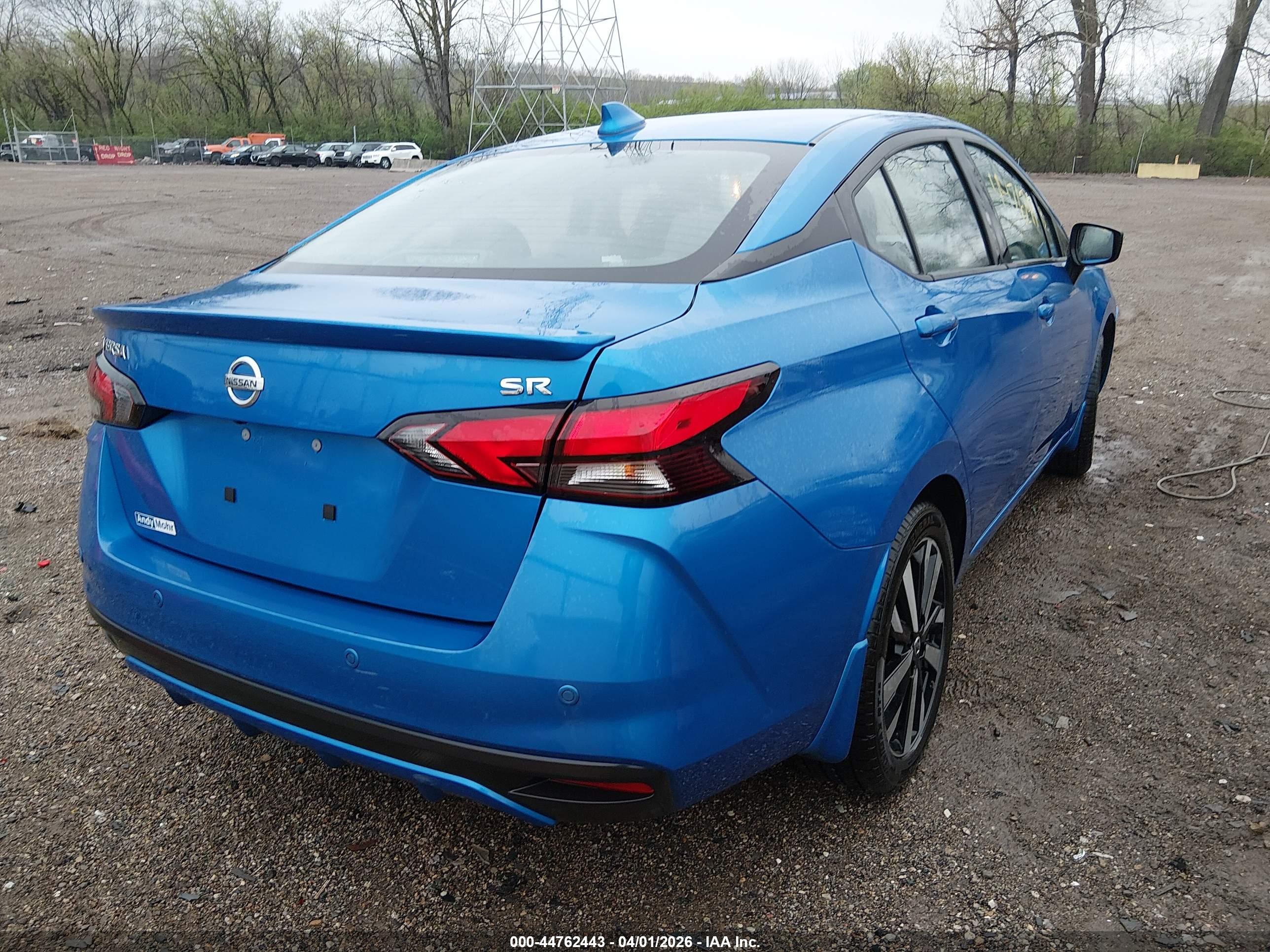 NISSAN VERSA image 4