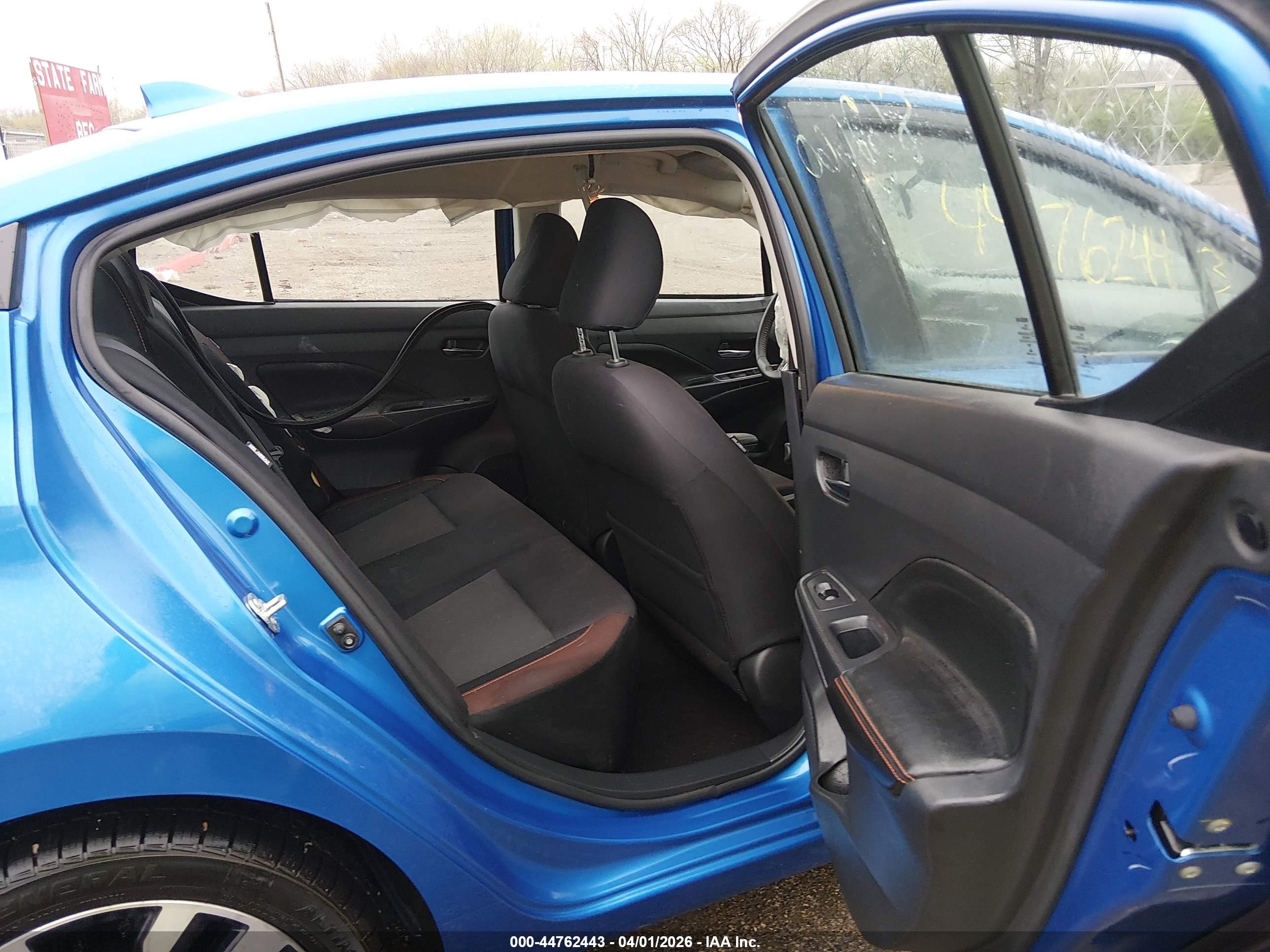 NISSAN VERSA image 8