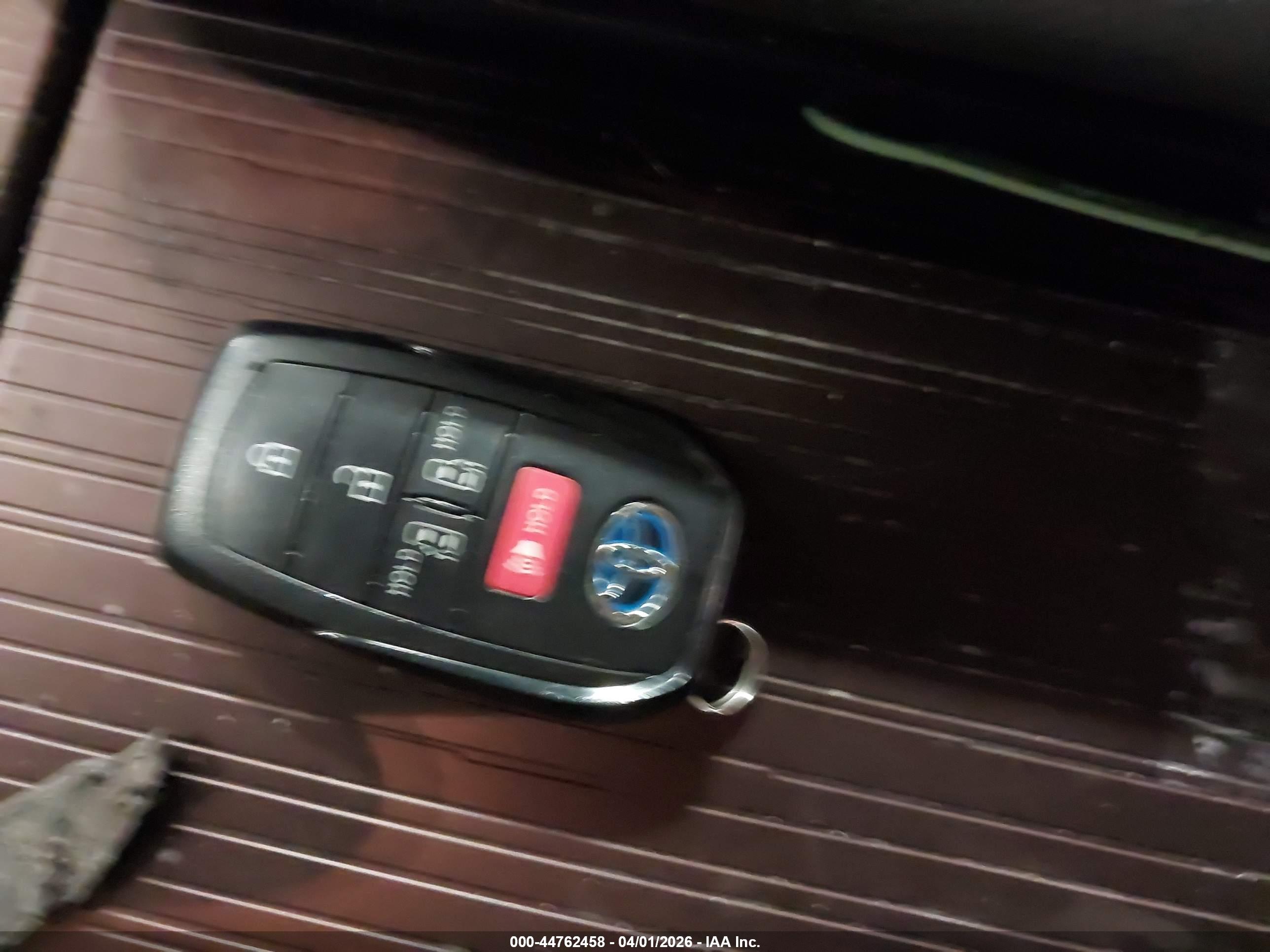 TOYOTA SIENNA image 11