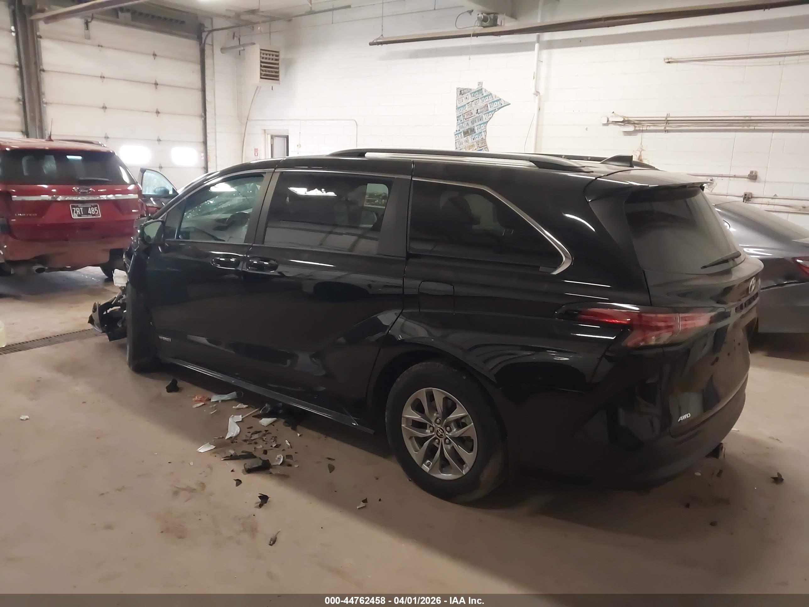 TOYOTA SIENNA image 3