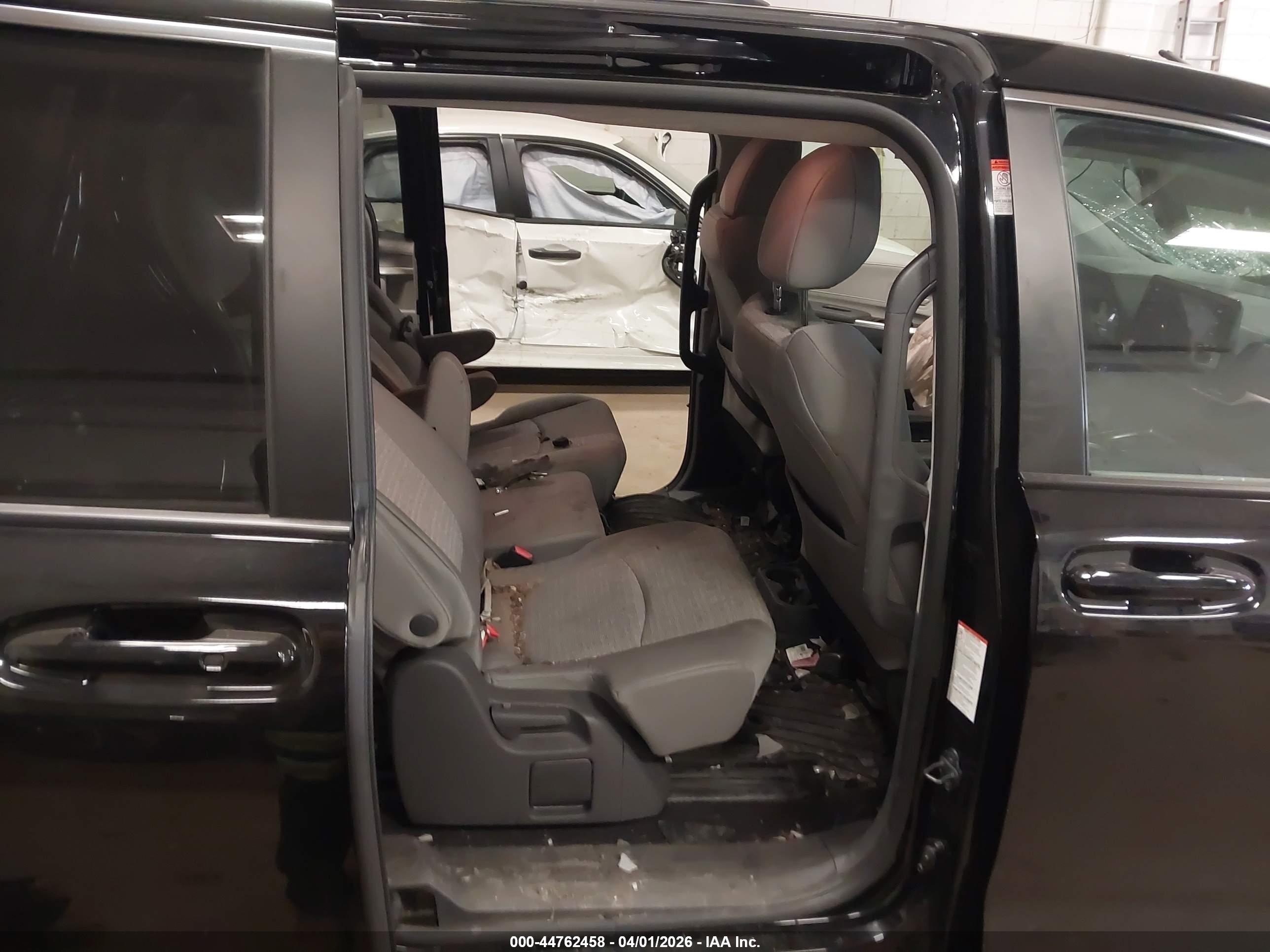 TOYOTA SIENNA image 8