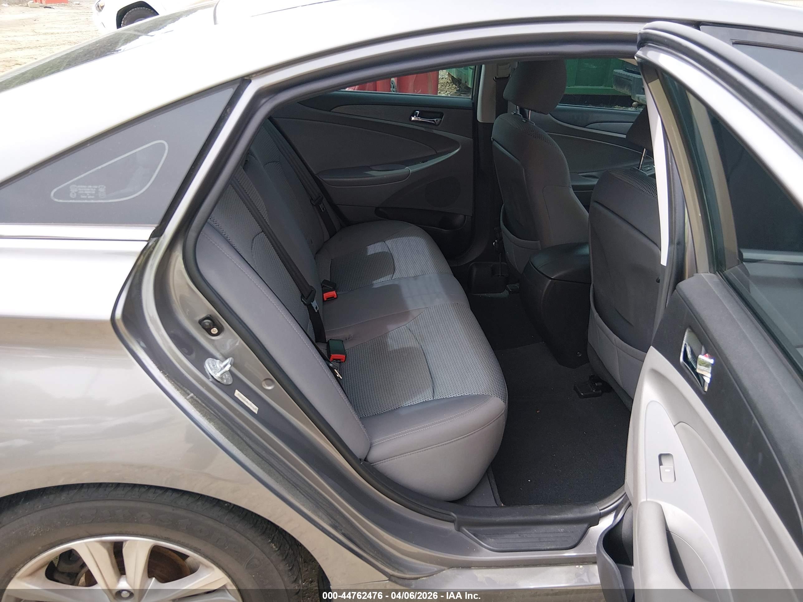 HYUNDAI SONATA image 8