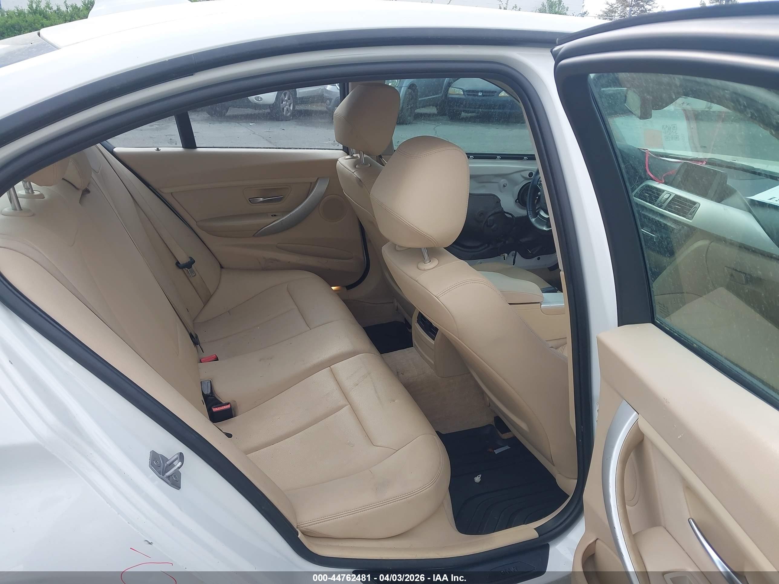 BMW 320I image 8