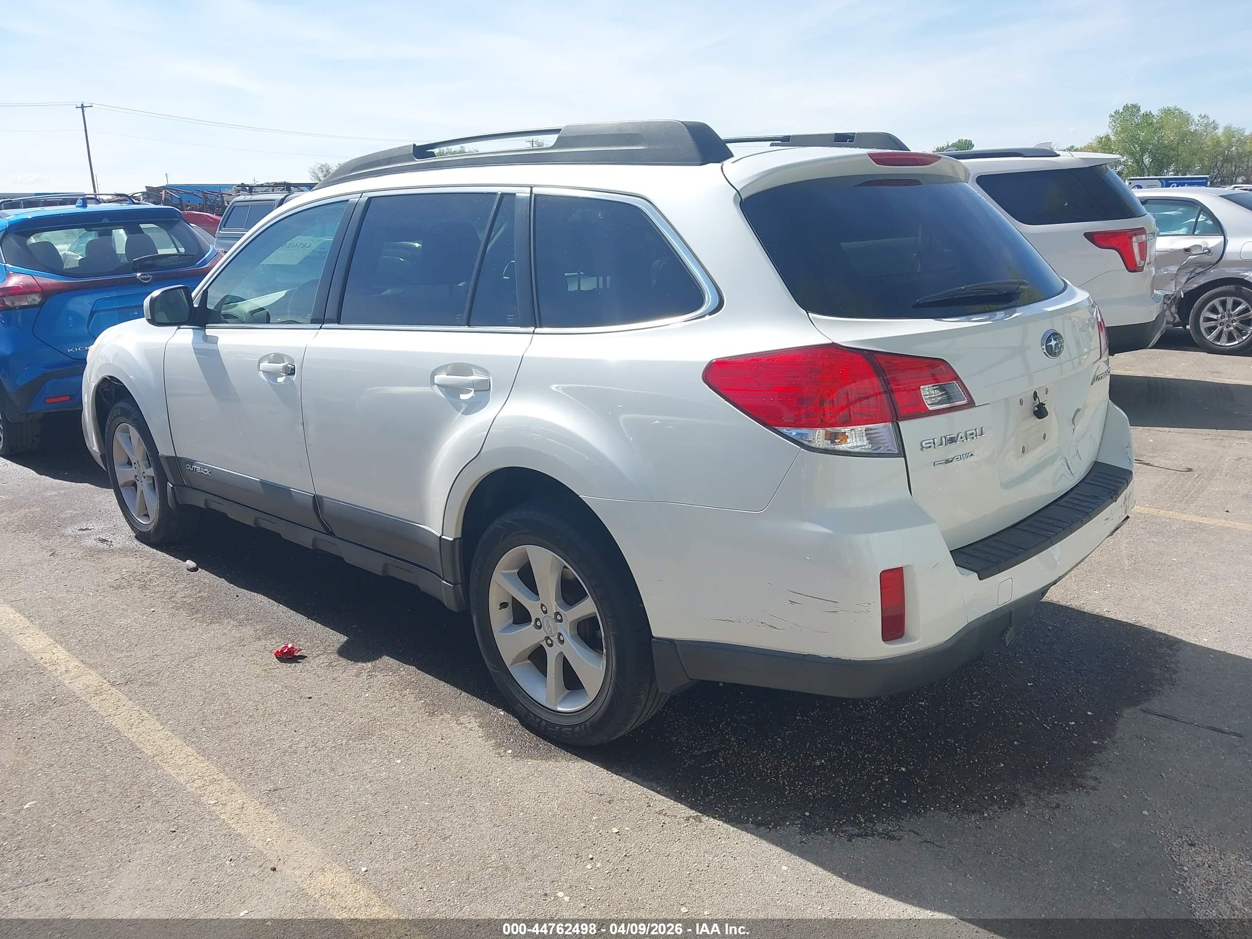 SUBARU OUTBACK image 3