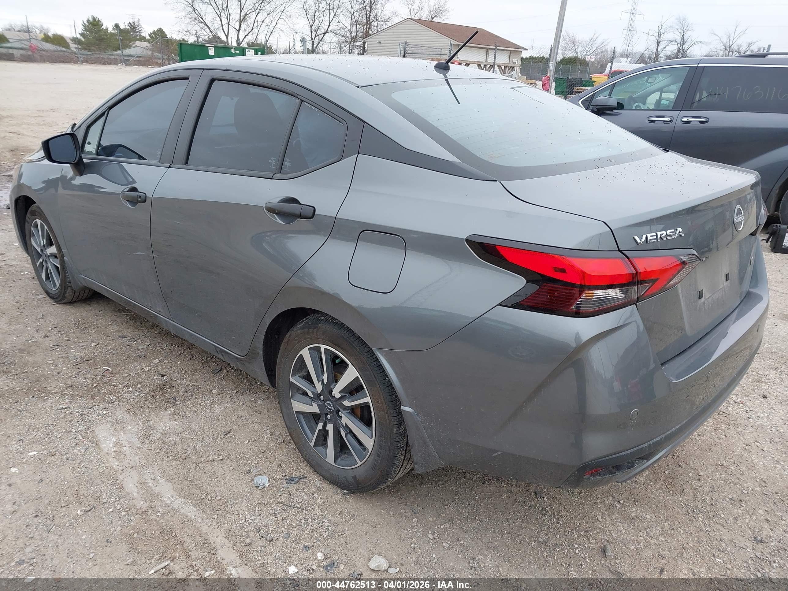 NISSAN VERSA image 3