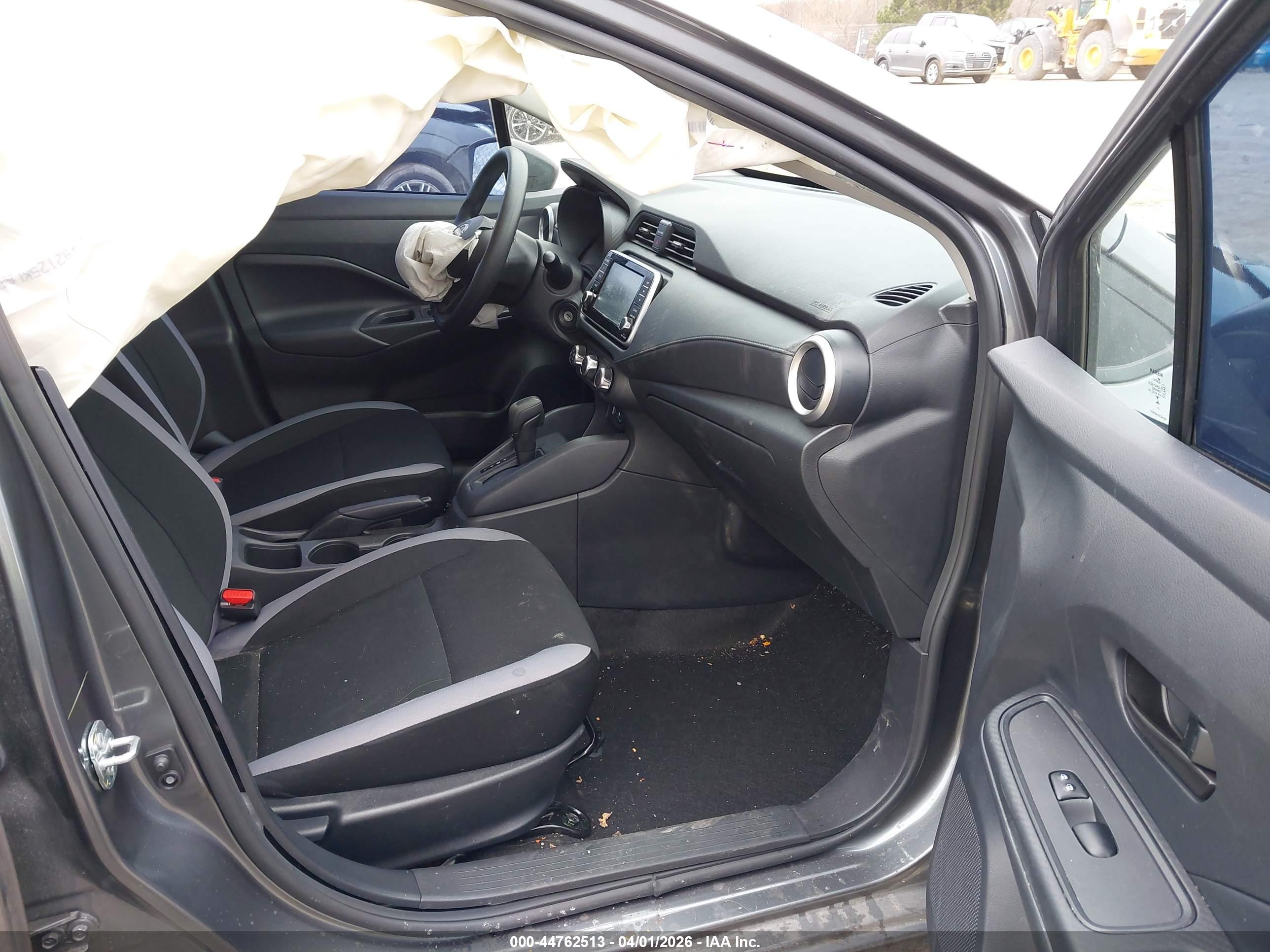 NISSAN VERSA image 5