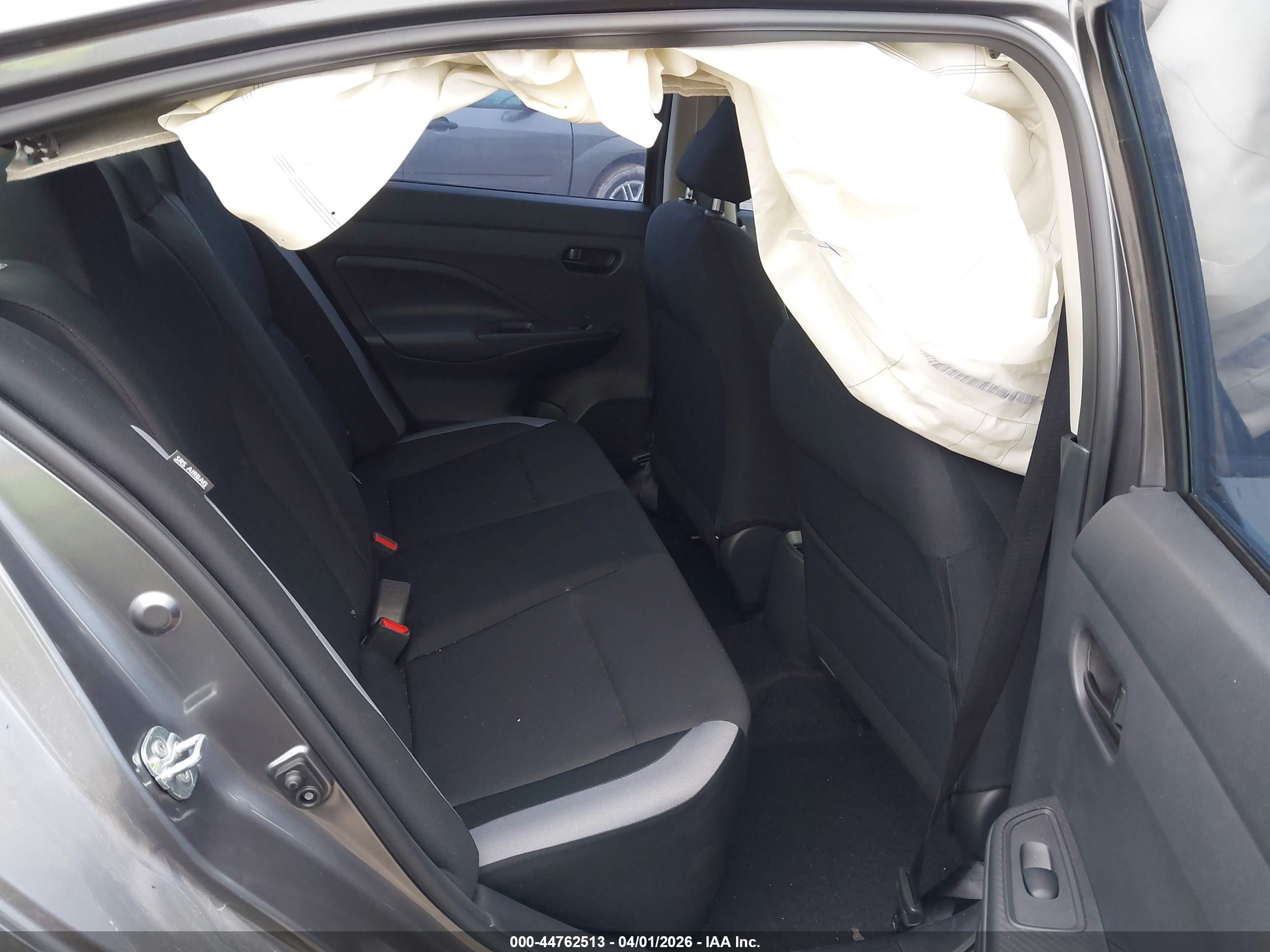 NISSAN VERSA image 8