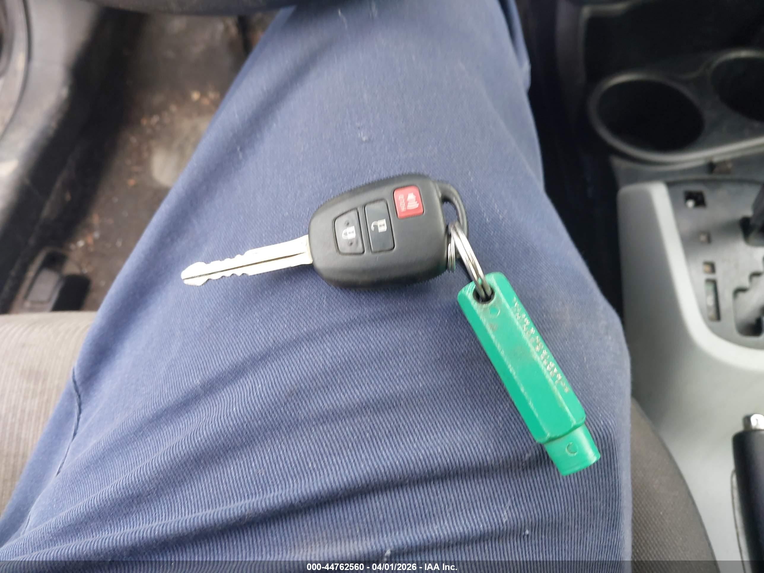 TOYOTA PRIUS image 11