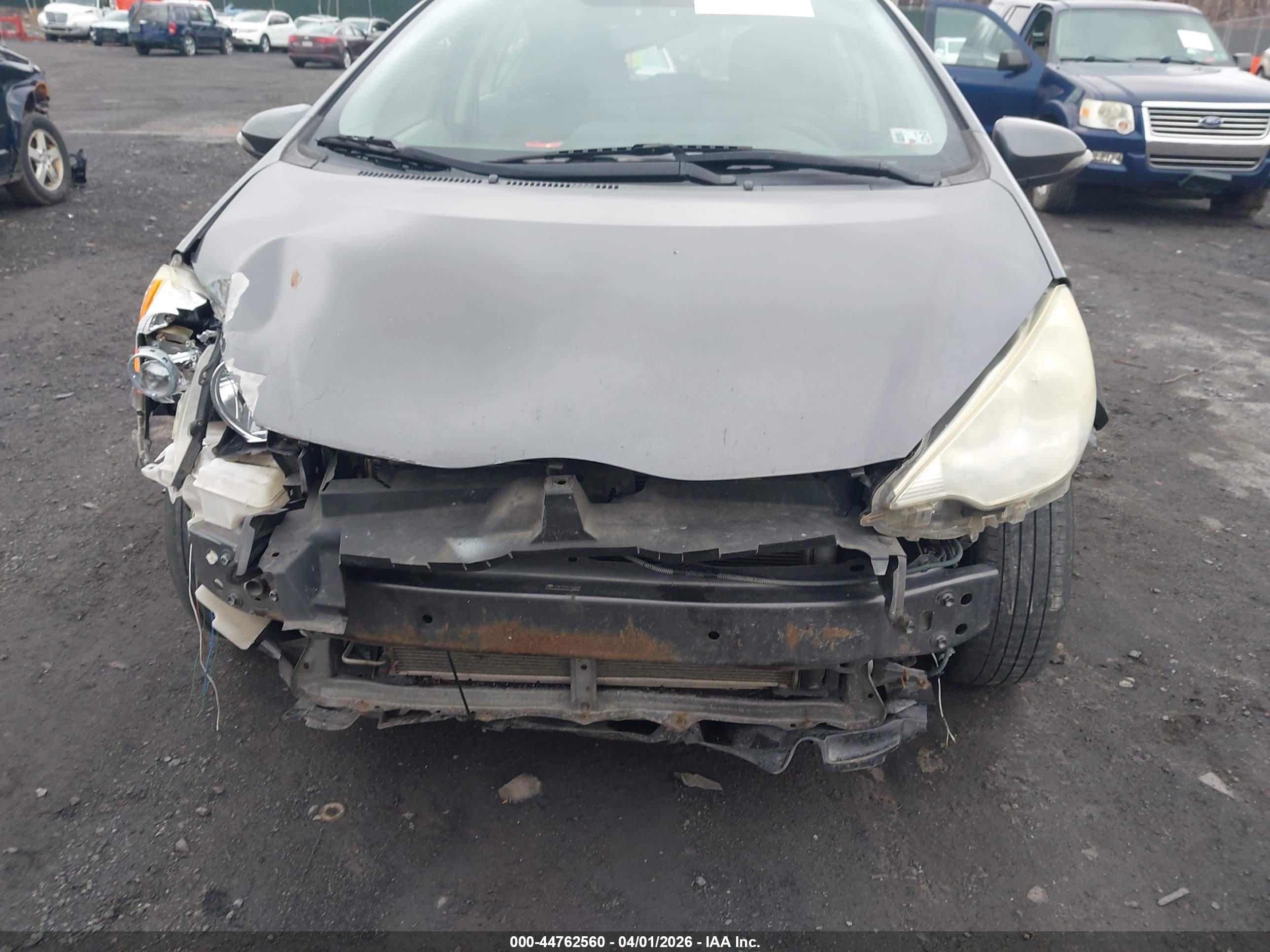 TOYOTA PRIUS image 6