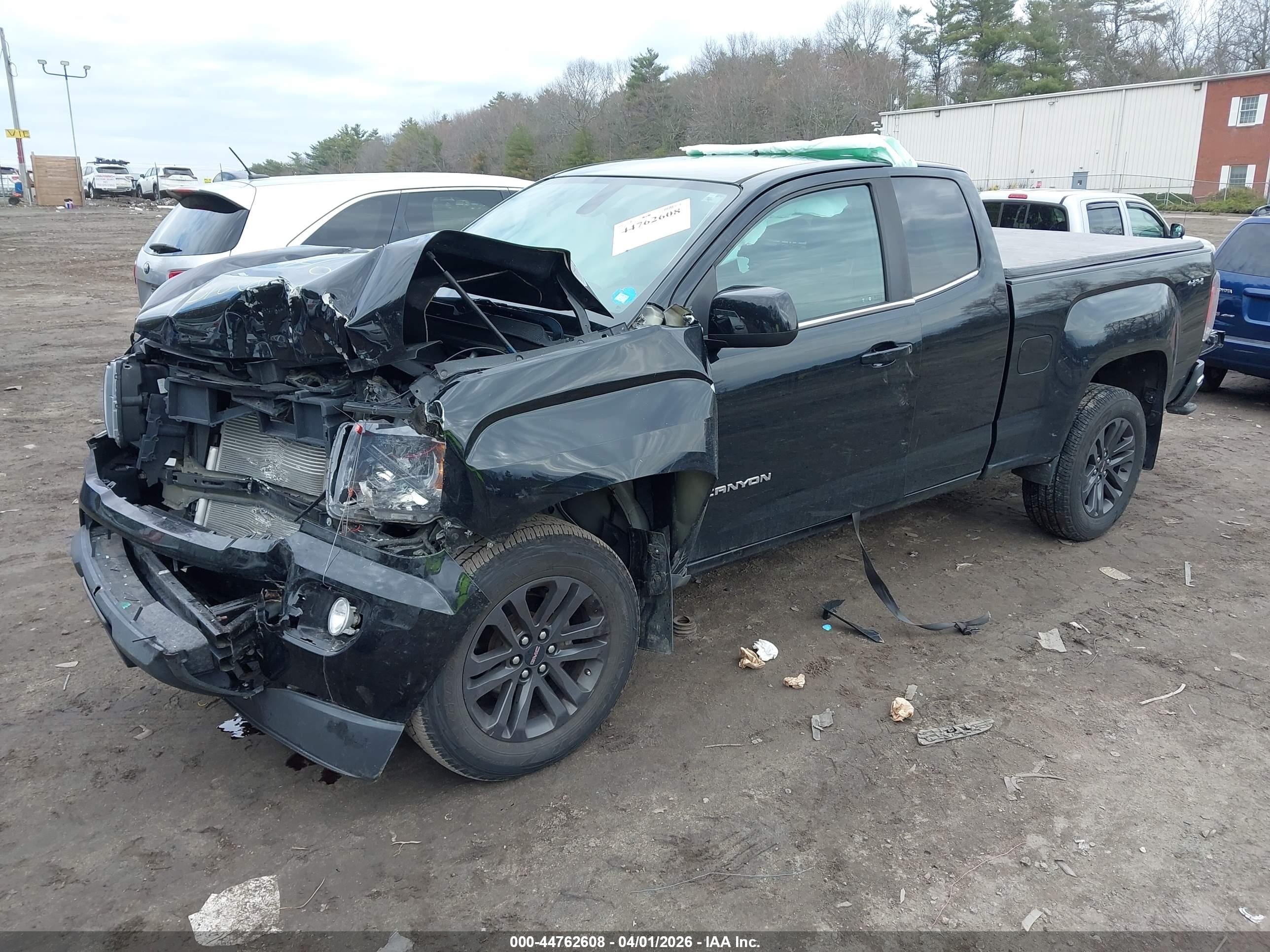 GMC CANYON image 2